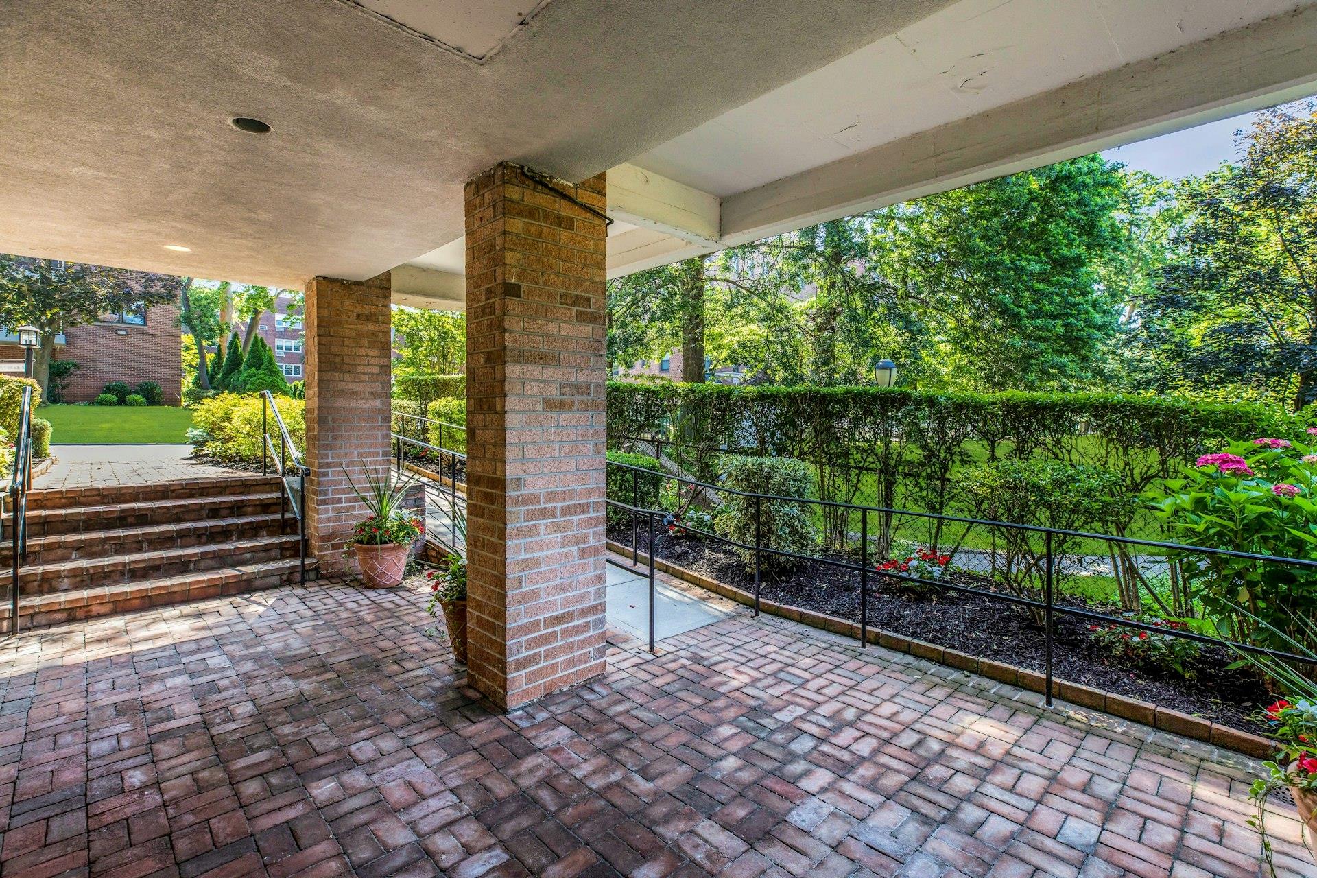 #3 photo, 30 Barstow Road, ナッソー郡 Great Neck , NY 11021