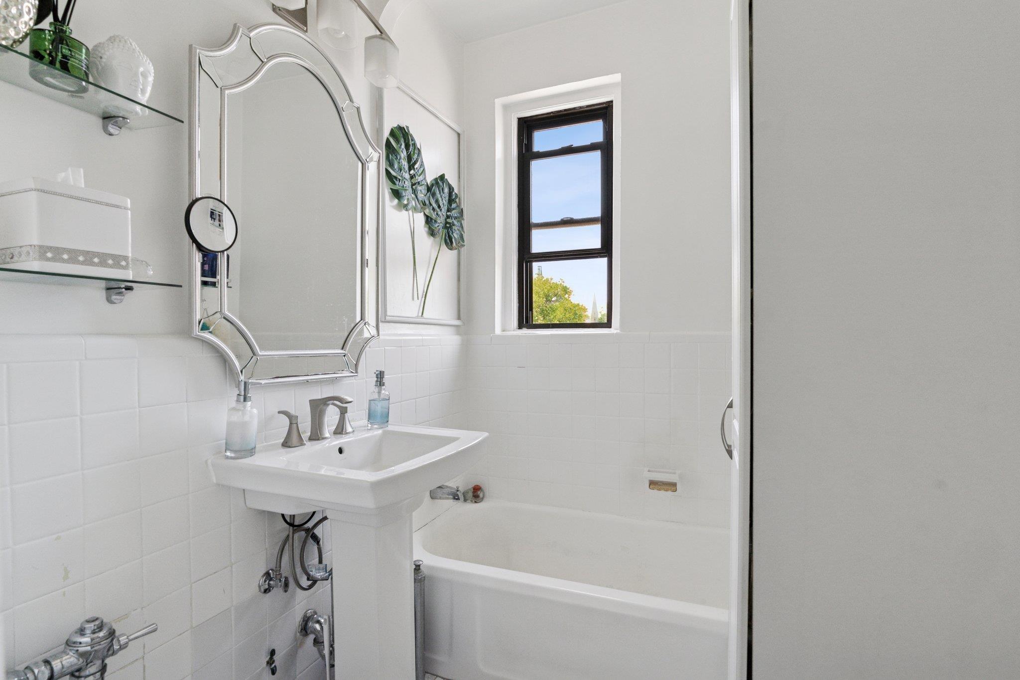 #11 photo, 2835 Bedford Avenue, ブルックリン区 Brooklyn , NY 11210