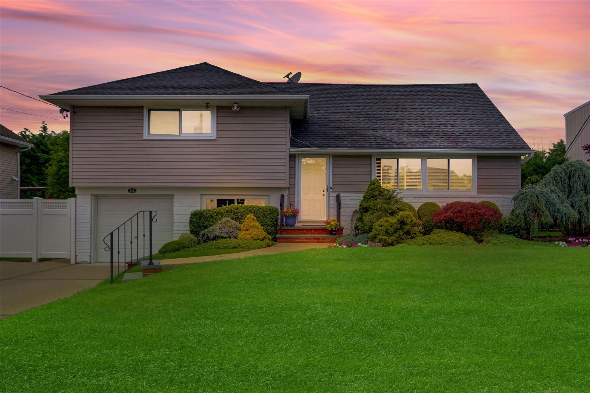 #1 photo, 318 W Cortland Avenue, Oceanside , NY 11572