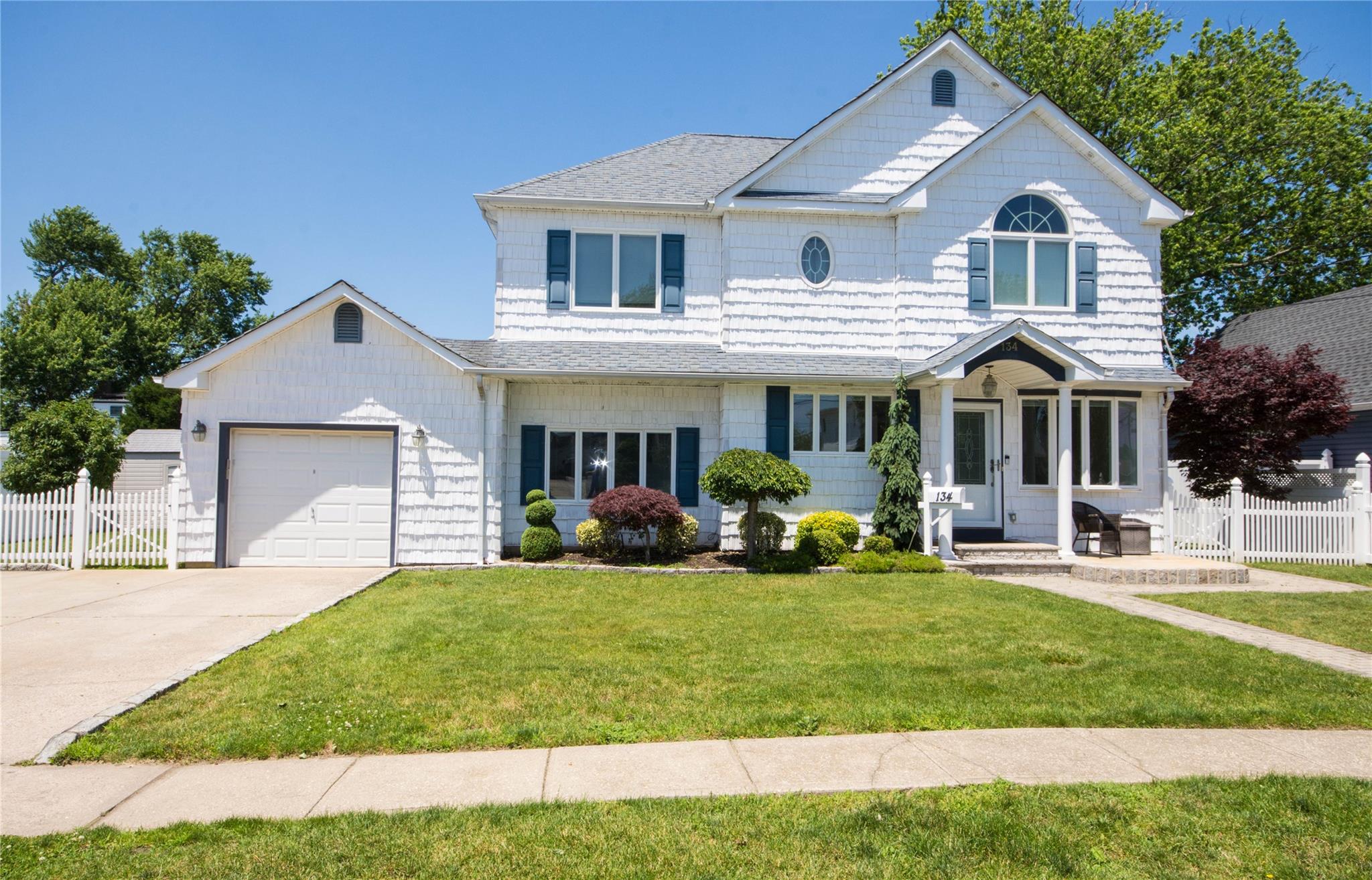 #1 photo, 134 W Hampton Road, Lindenhurst , NY 11757