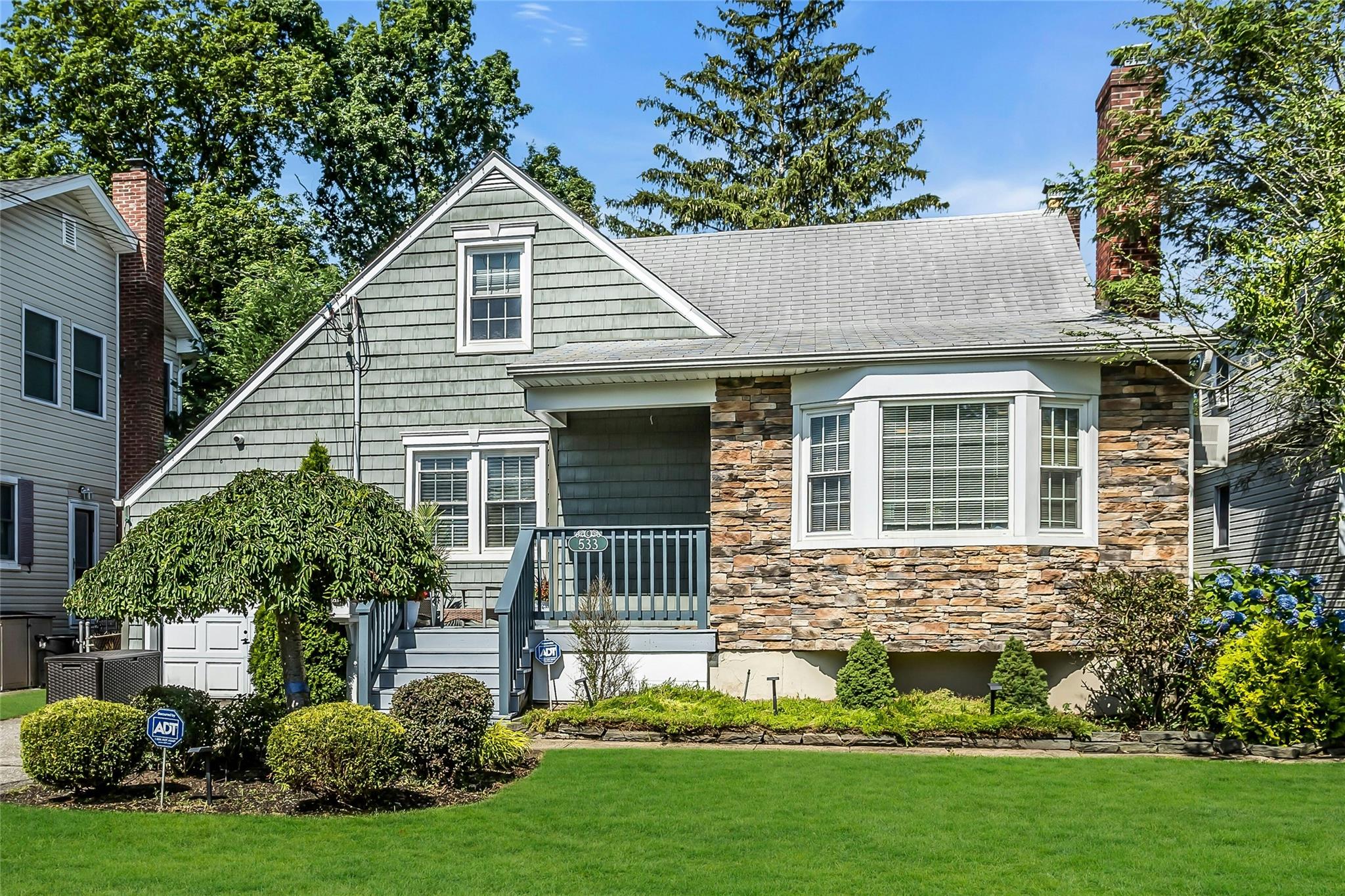 #1 photo, 533 Forest Avenue, ناسو Massapequa , NY 11758