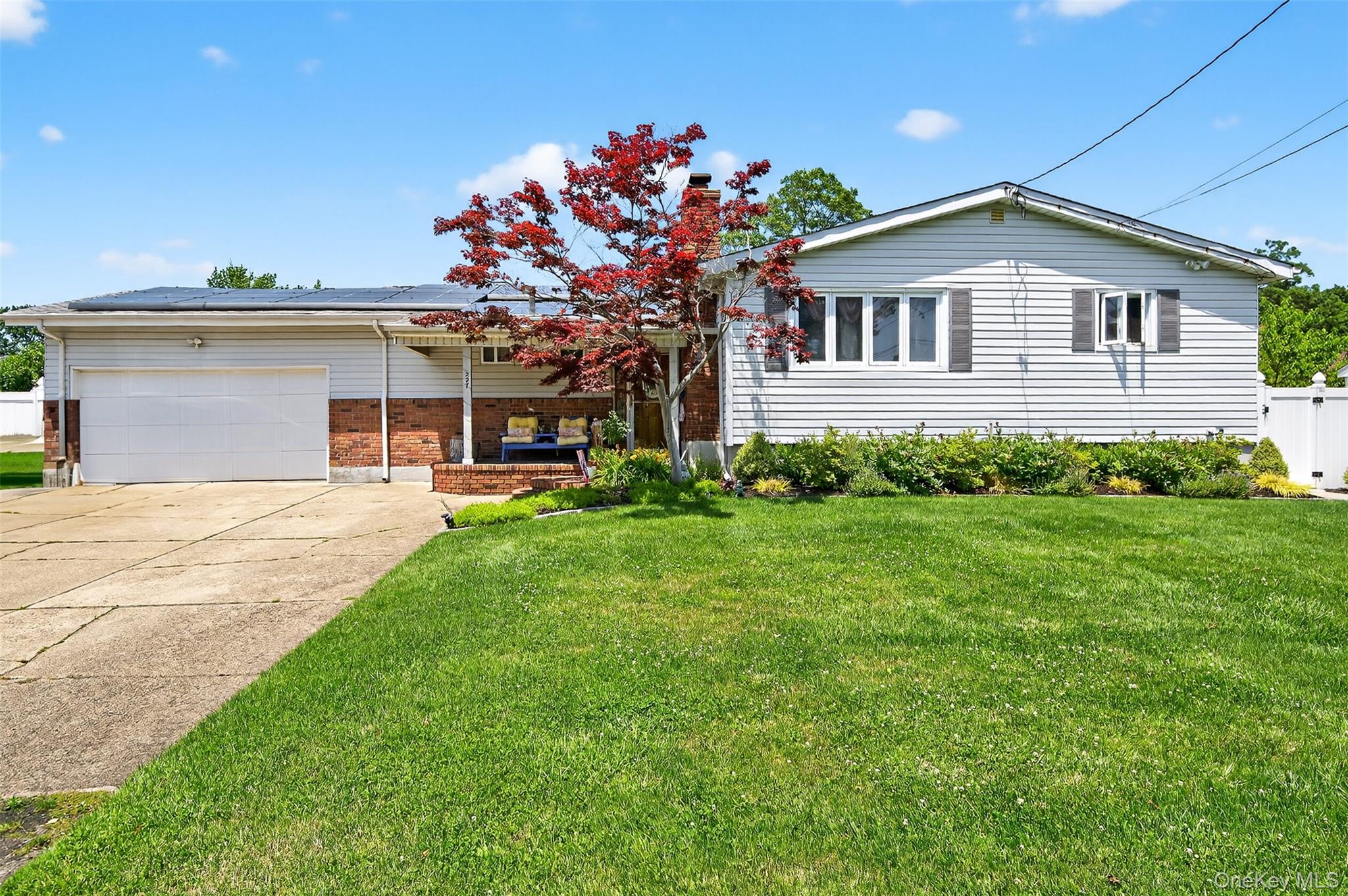 #1 photo, 227 Young Street, سوفولك West Babylon , NY 11704