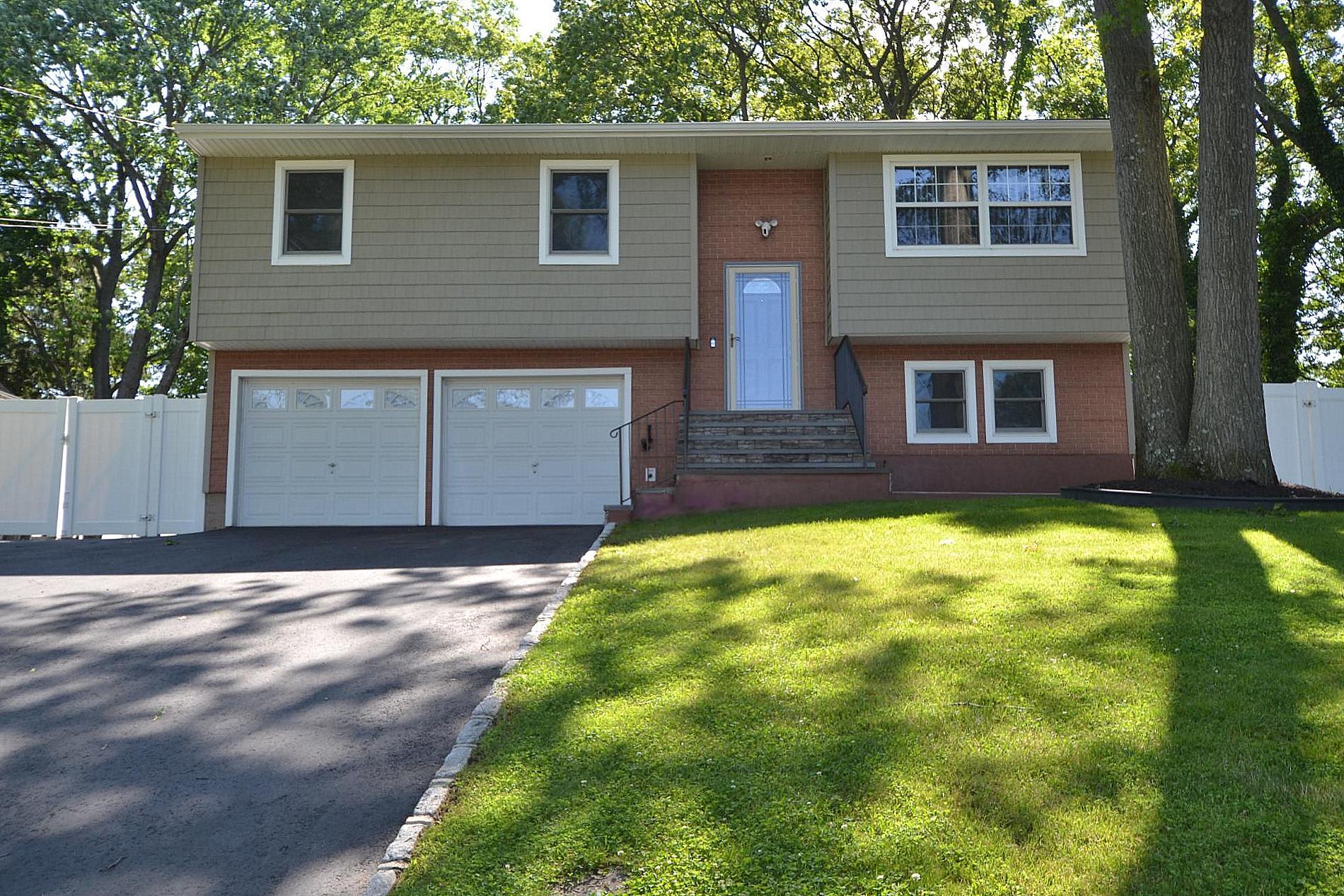#1 photo, 161 Calvert Avenue, Ronkonkoma , NY 11779