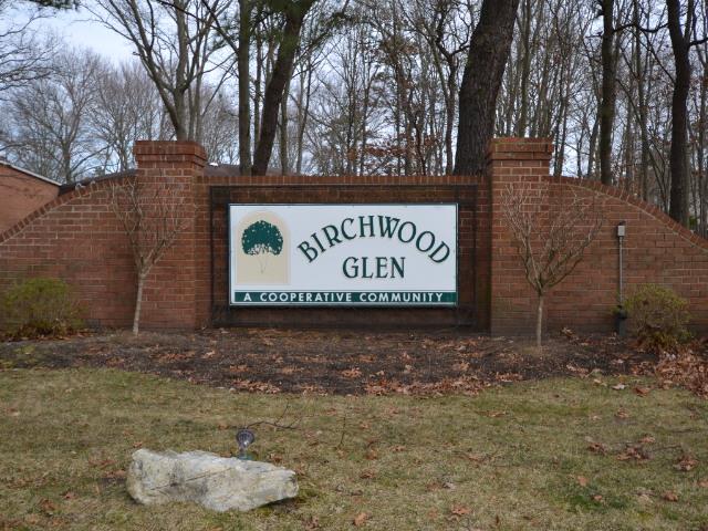 #1 photo, 10 Glen Hollow Drive, Holtsville , NY 11742