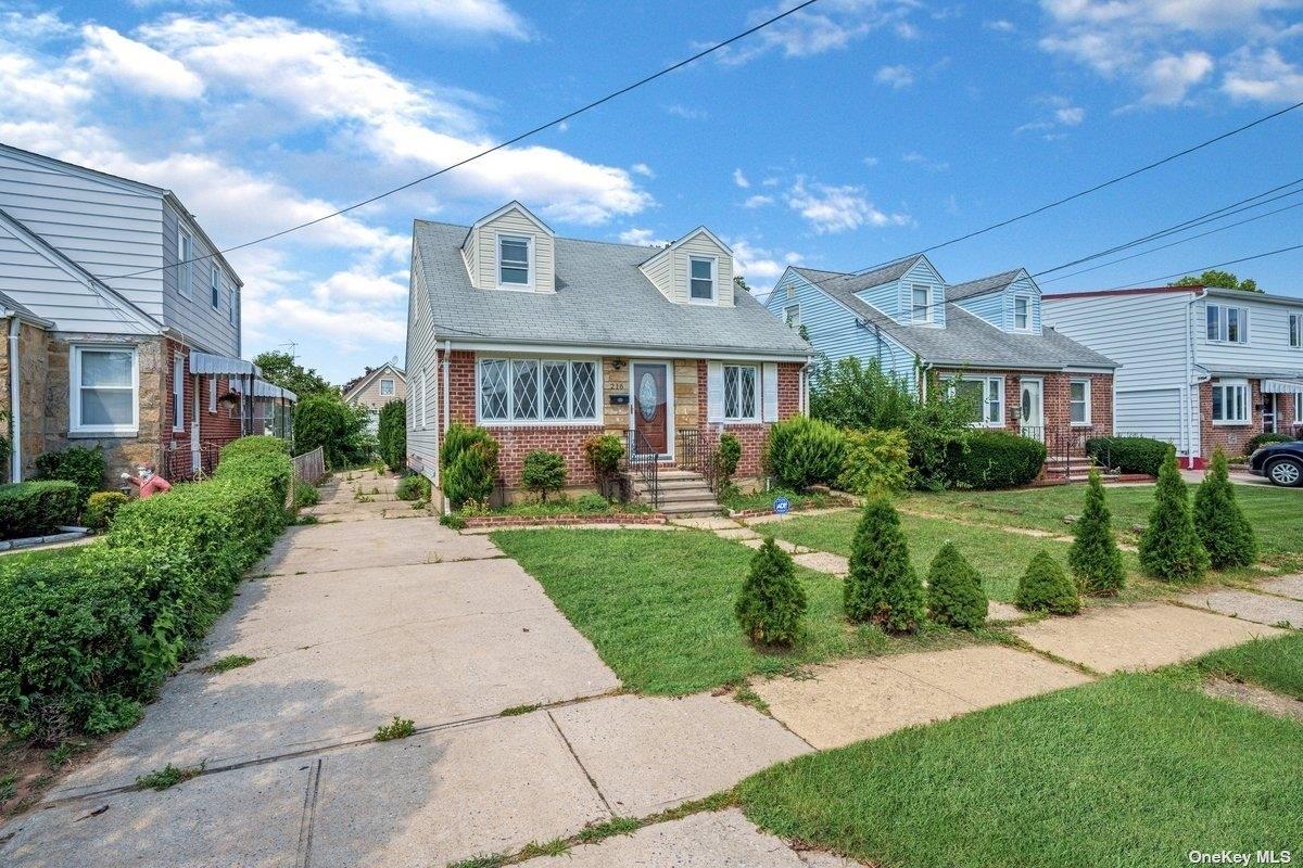 #1 photo, 216 Raff Avenue, Mineola , NY 11501