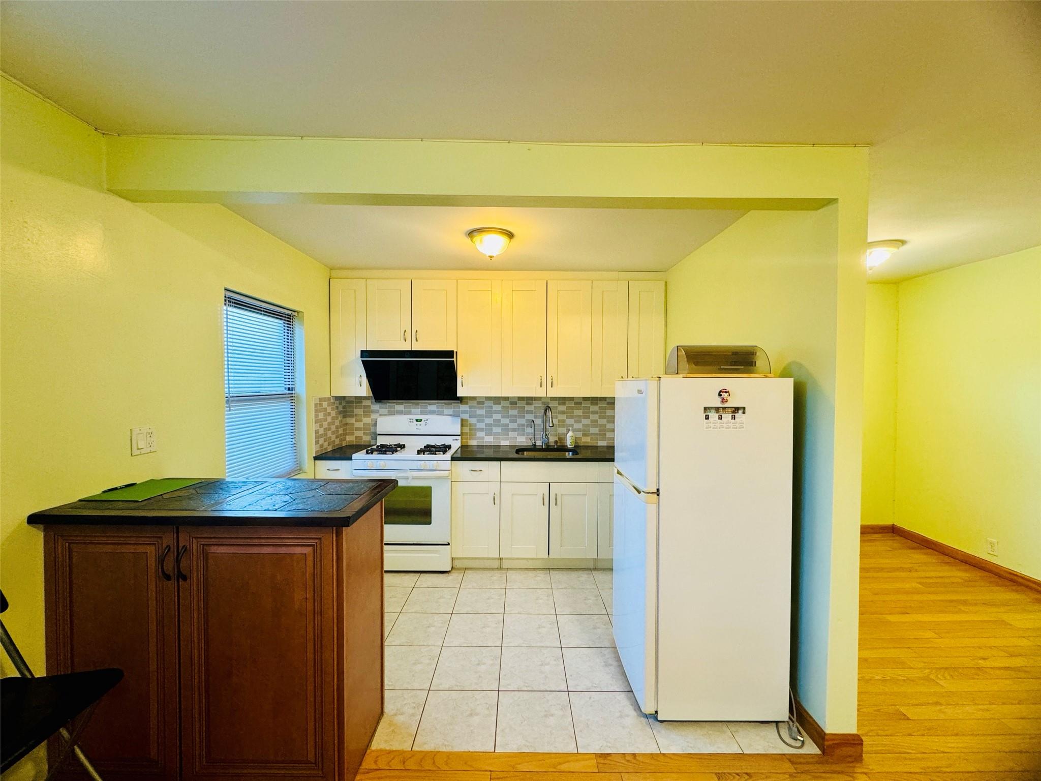 #7 photo, 196-58 69th Avenue, クイーンズ区 Fresh Meadows , NY 11365