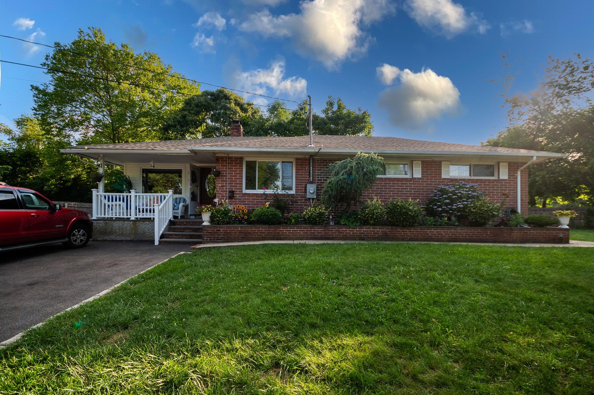 #1 photo, 16 Pelham Drive, 東長島 Brentwood , NY 11717