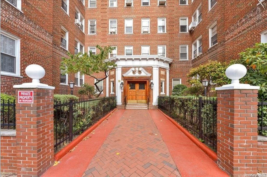 #1 photo, 63-109 Saunders Street, كوينز Rego Park , NY 11374
