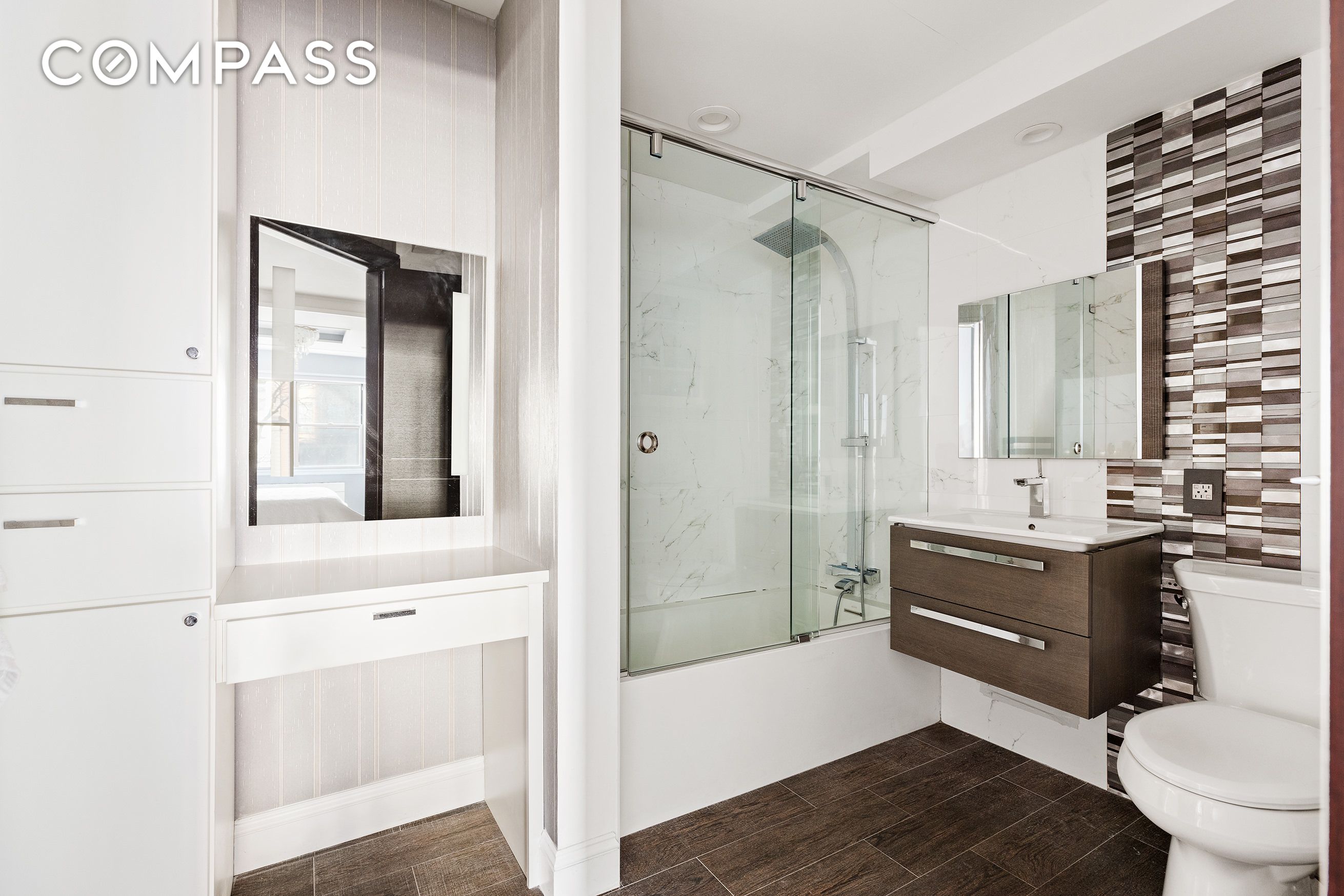 #9 photo, 70 E 10th Street, マンハッタン Greenwich Village , NY 10003