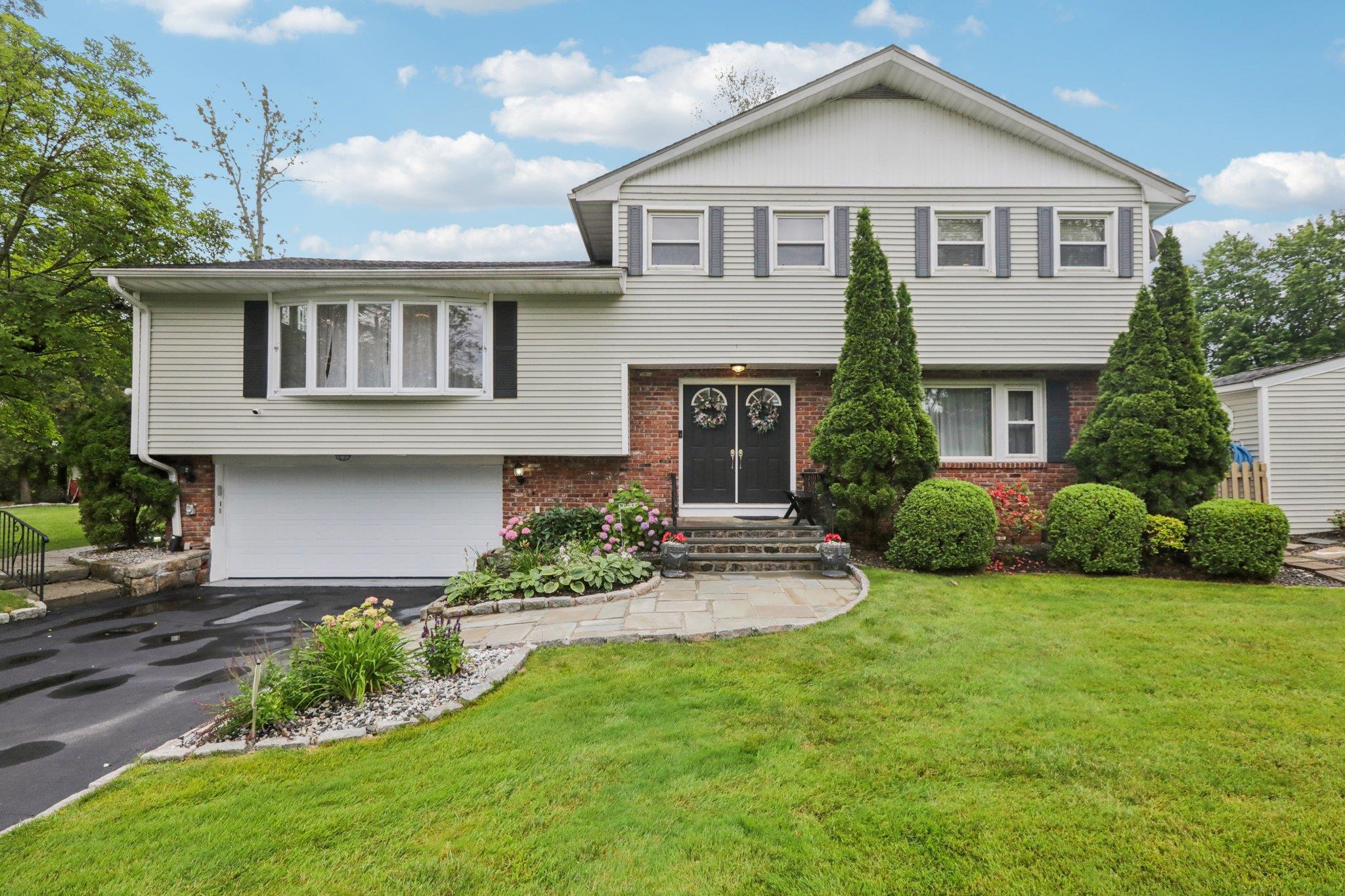 #1 photo, 103 Worthington Road, White Plains , NY 10607