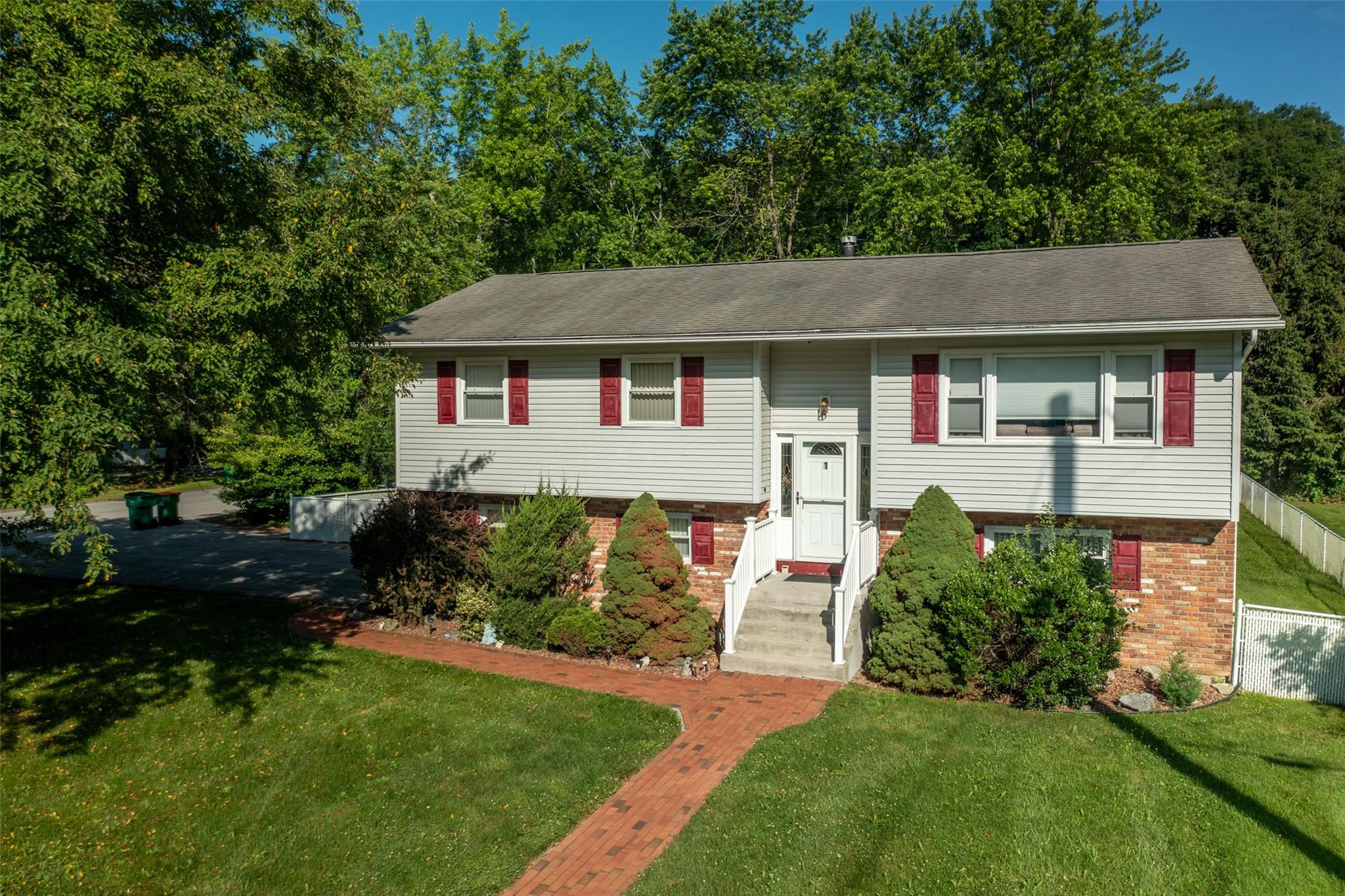 #1 photo, 1 Shelley Road, 紐約州 Poughkeepsie , NY 12603