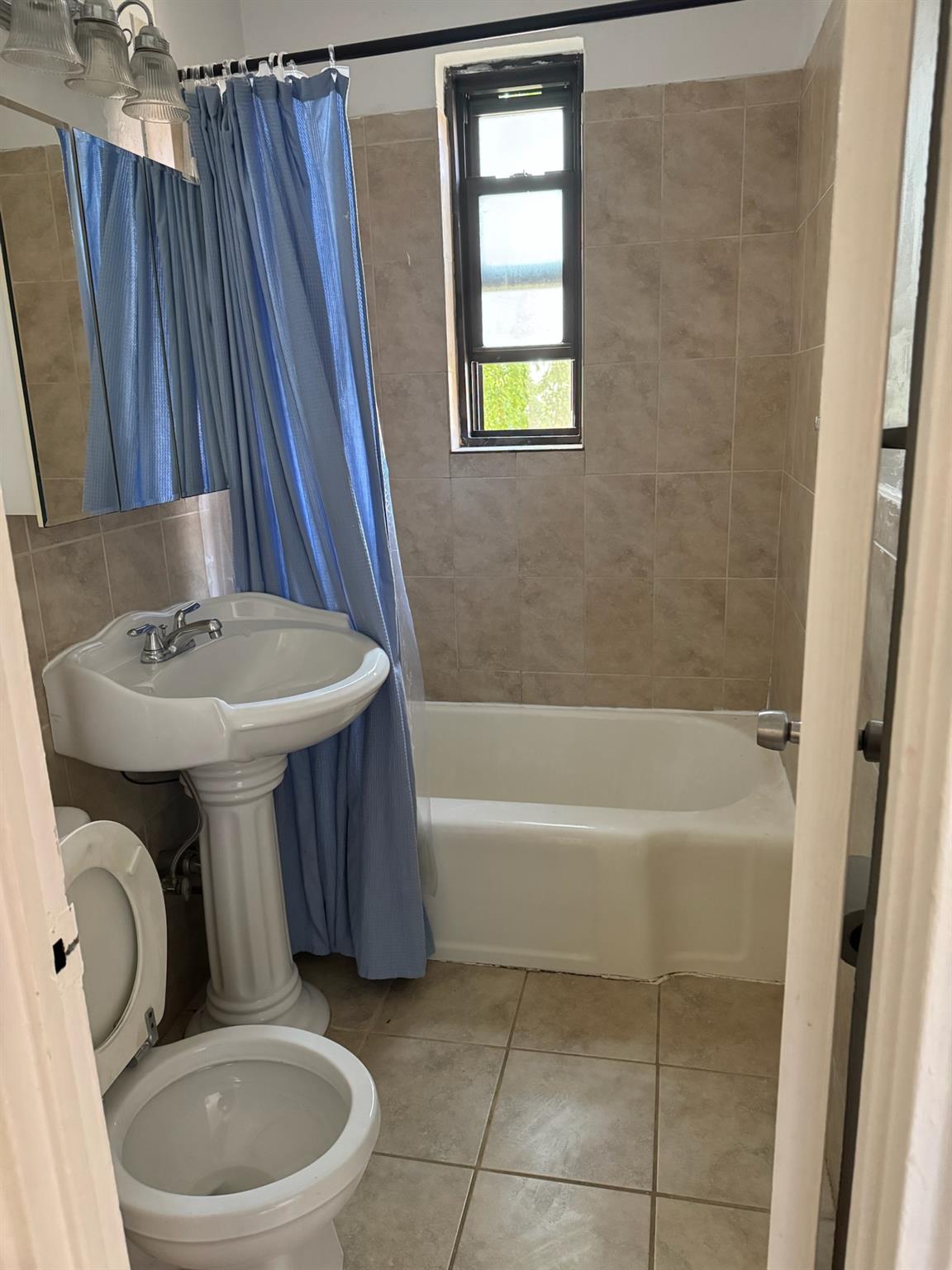 #3 photo, 150-11 72 Road, クイーンズ区 Kew Garden Hills , NY 11367