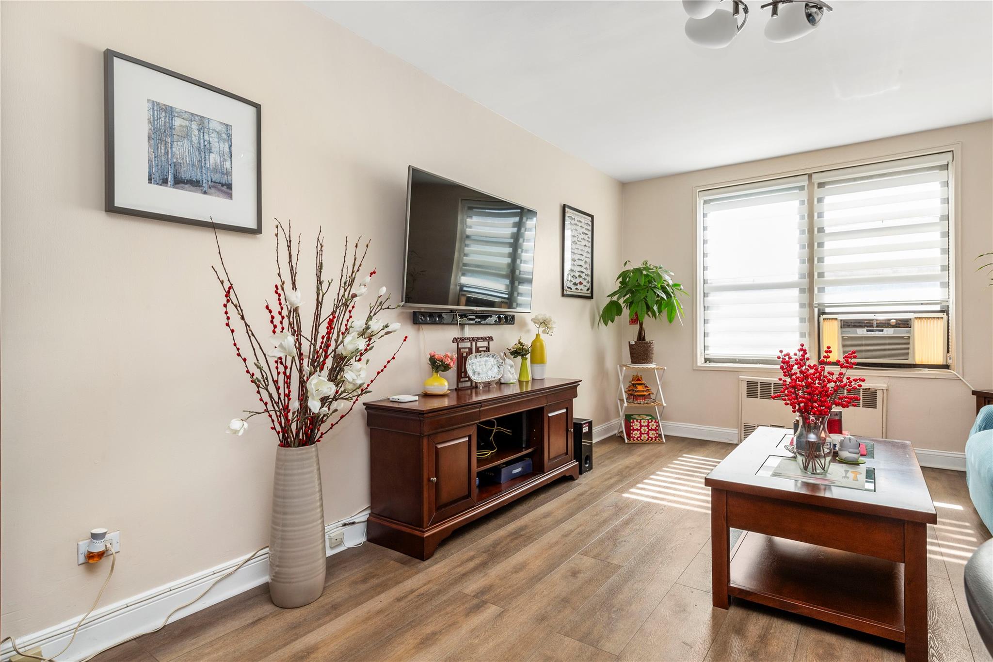 #6 photo, 33-07 91 st Street, Jackson Heights , NY 11372