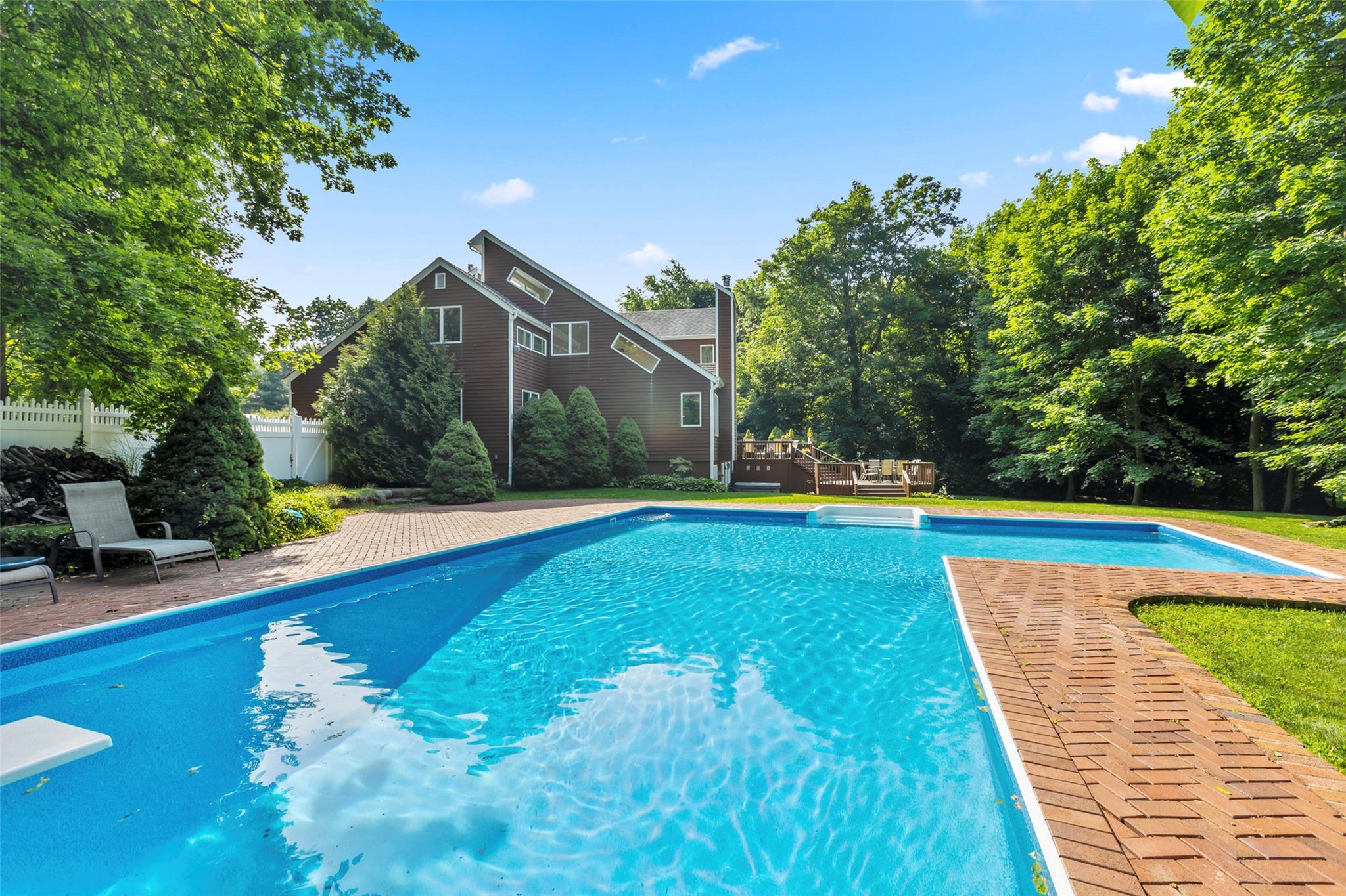 #1 photo, 8 Braemer Road, سوفولك East Setauket , NY 11733