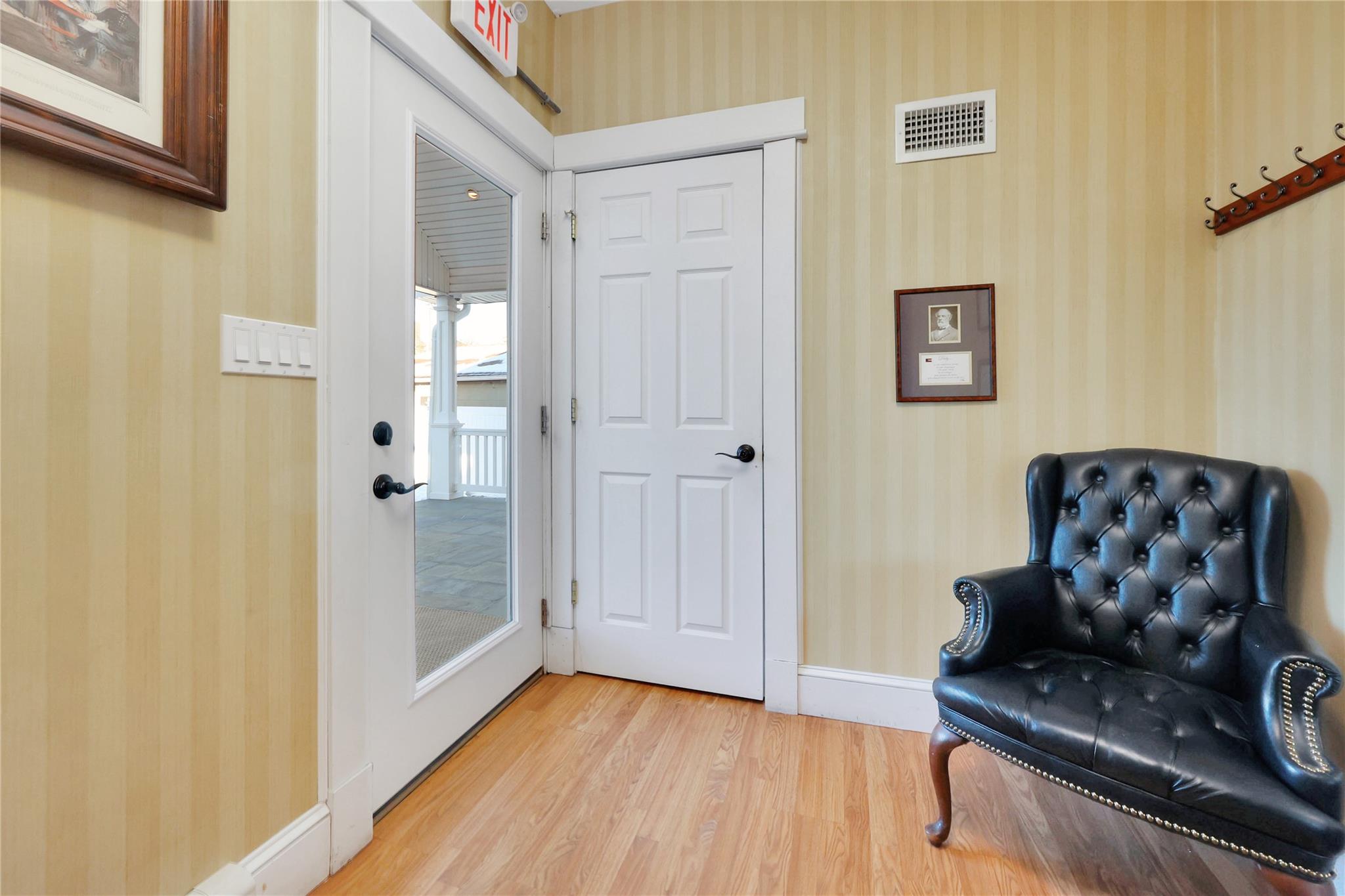 #11 photo, 111 Conklin Street, ناسو Farmingdale , NY 11735