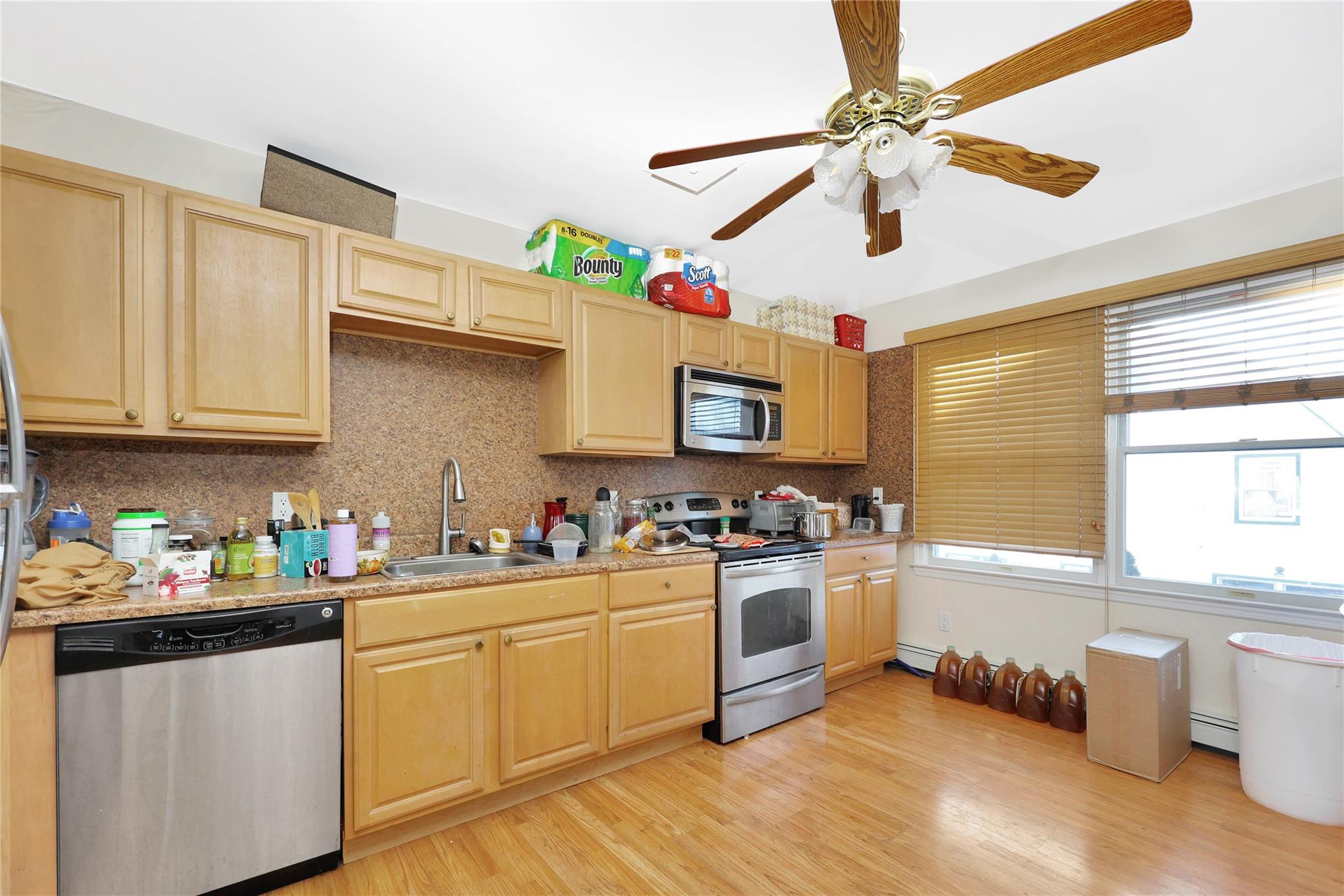 #13 photo, 111 Conklin Street, ناسو Farmingdale , NY 11735