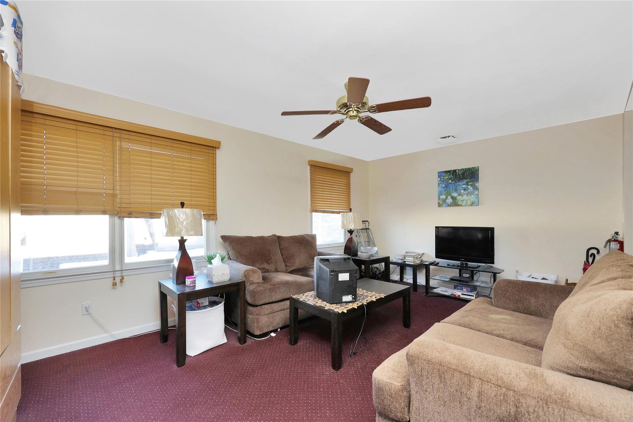 #14 photo, 111 Conklin Street, ناسو Farmingdale , NY 11735