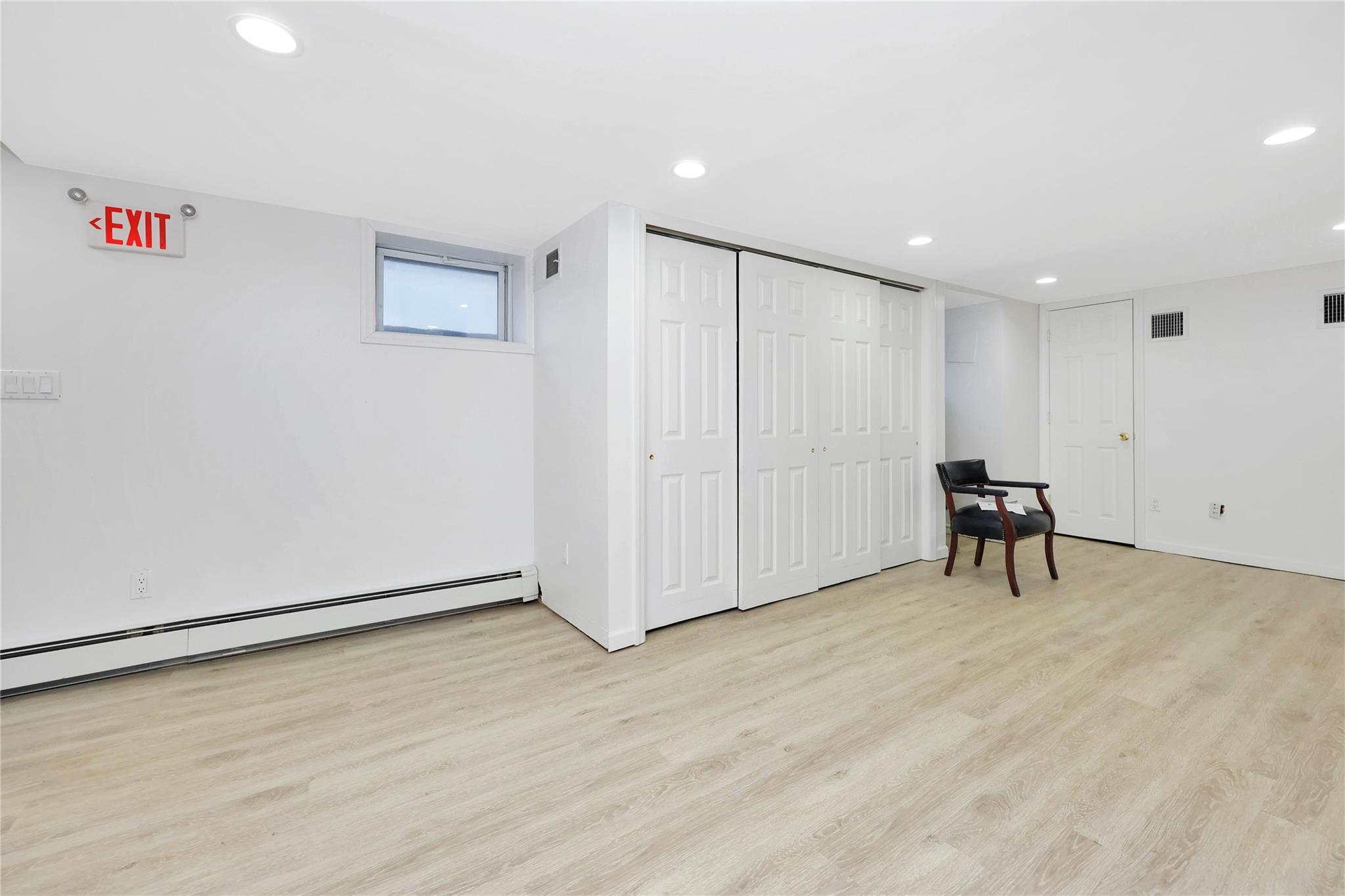 #17 photo, 111 Conklin Street, ناسو Farmingdale , NY 11735