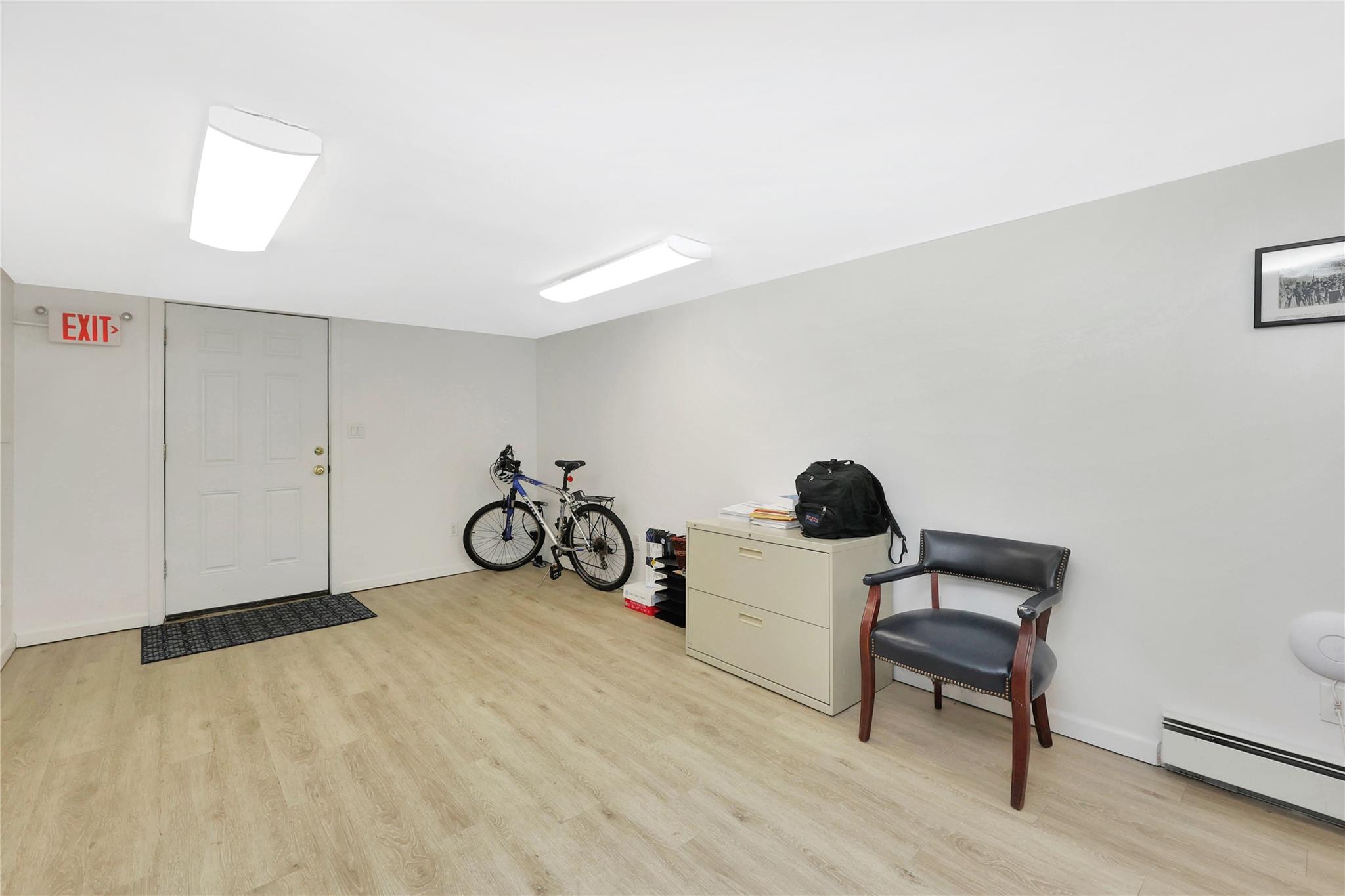 #18 photo, 111 Conklin Street, ناسو Farmingdale , NY 11735