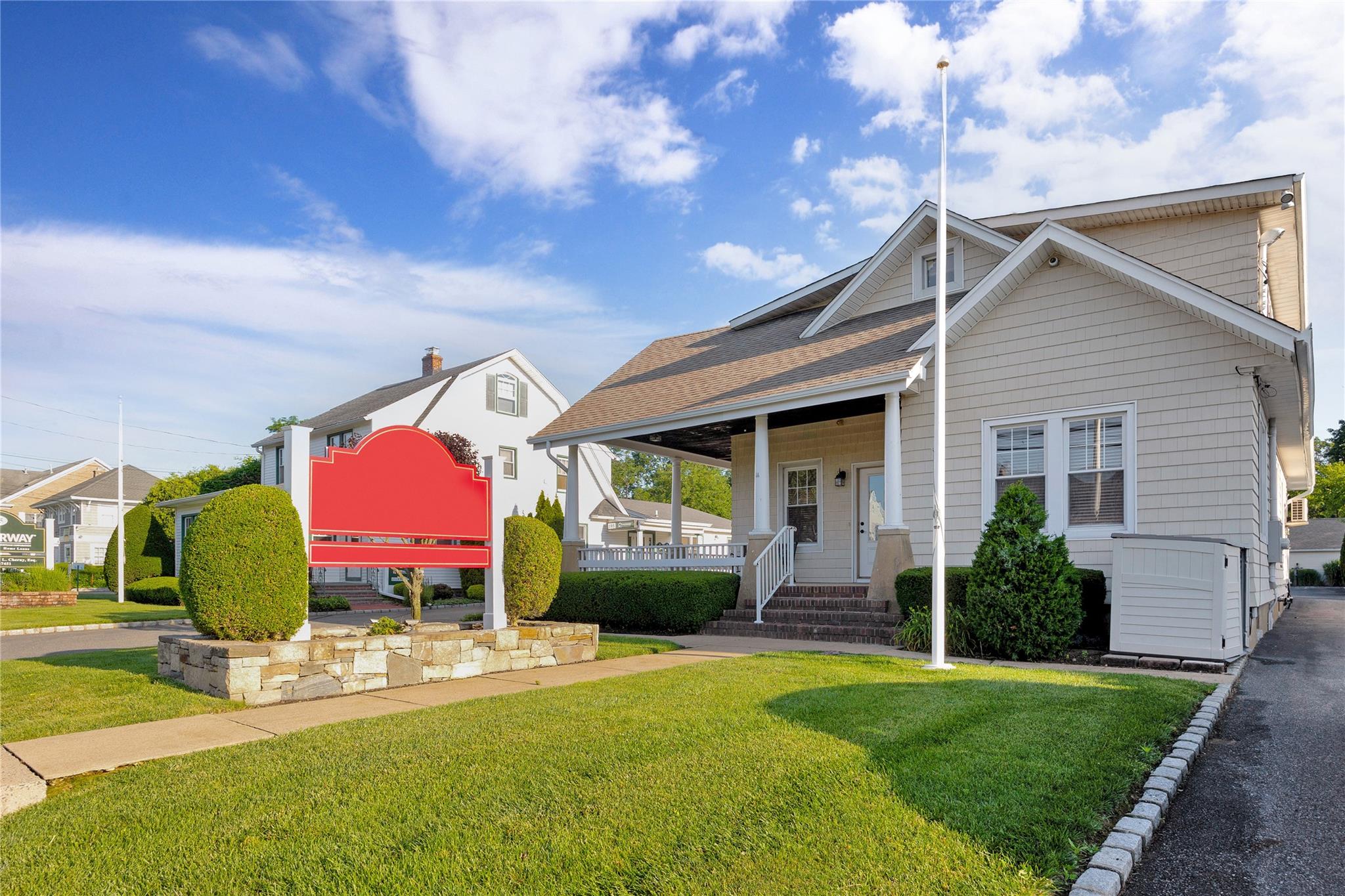 #3 photo, 111 Conklin Street, ناسو Farmingdale , NY 11735