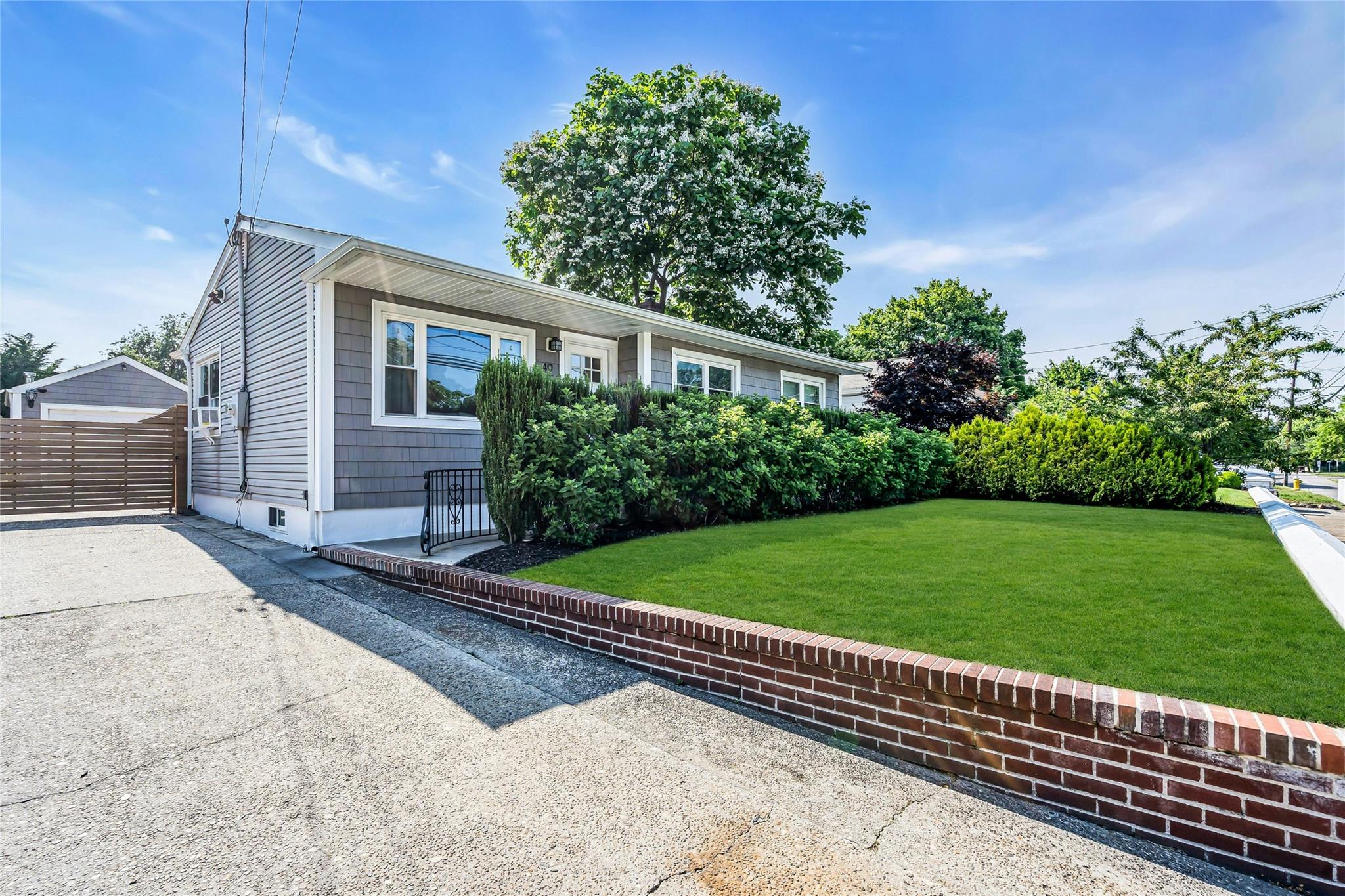 #1 photo, 49 S Summit Avenue, سوفولك Patchogue , NY 11772