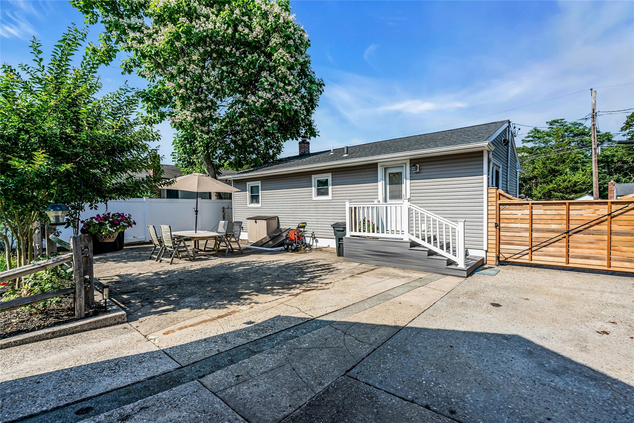 #17 photo, 49 S Summit Avenue, 東長島 Patchogue , NY 11772