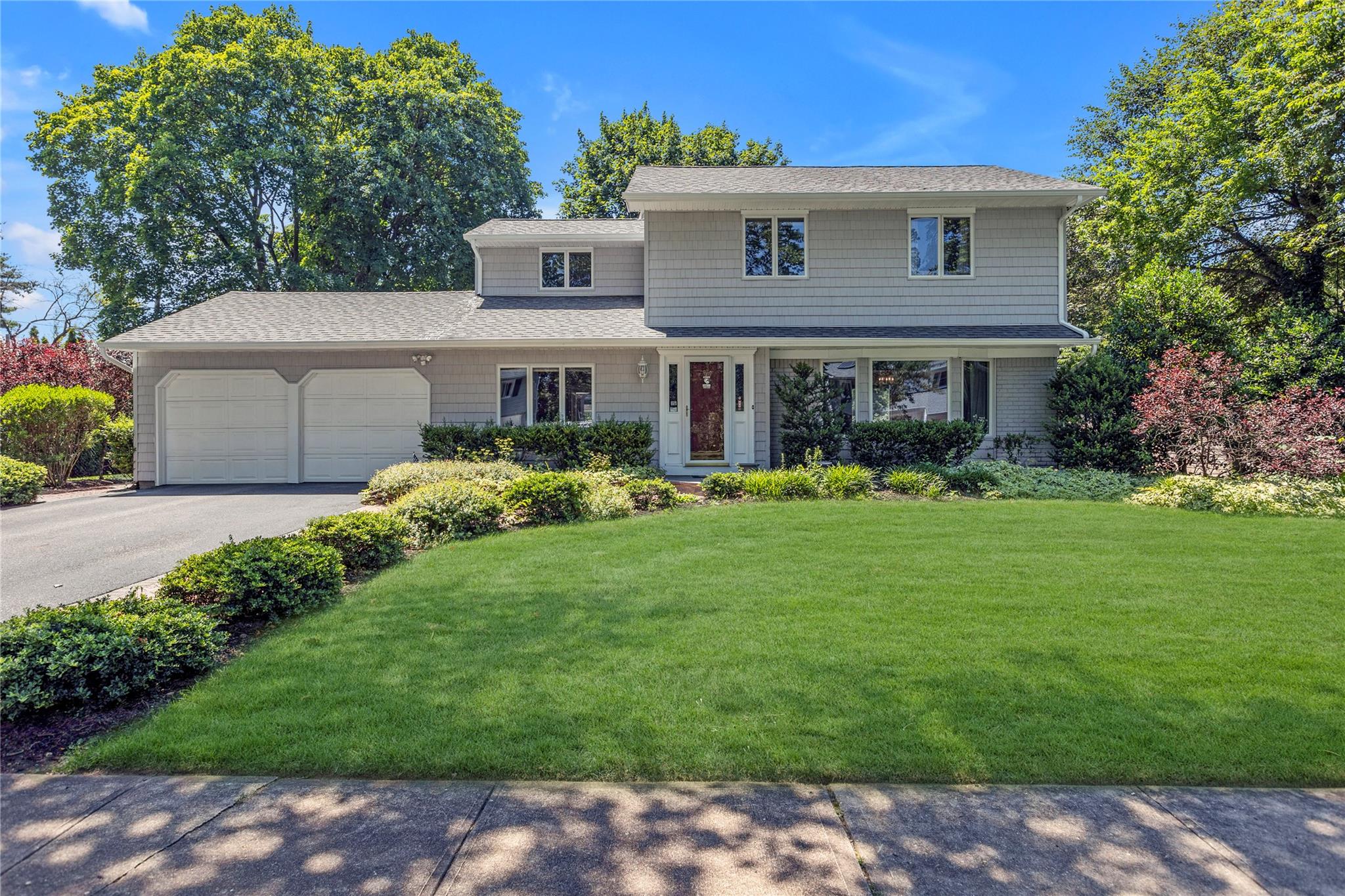 #1 photo, 4 Stone Drive, Greenlawn , NY 11740