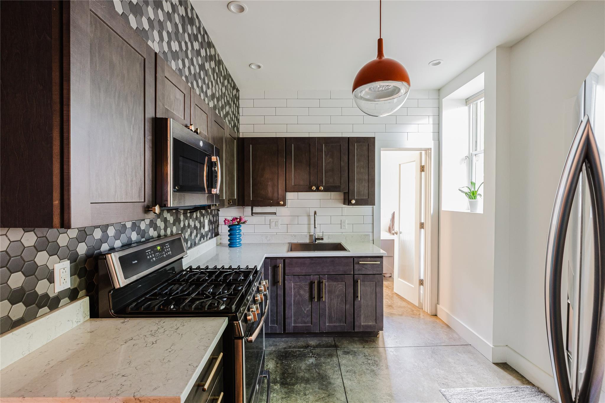 #12 photo, 609 State Street, Hudson , NY 12534