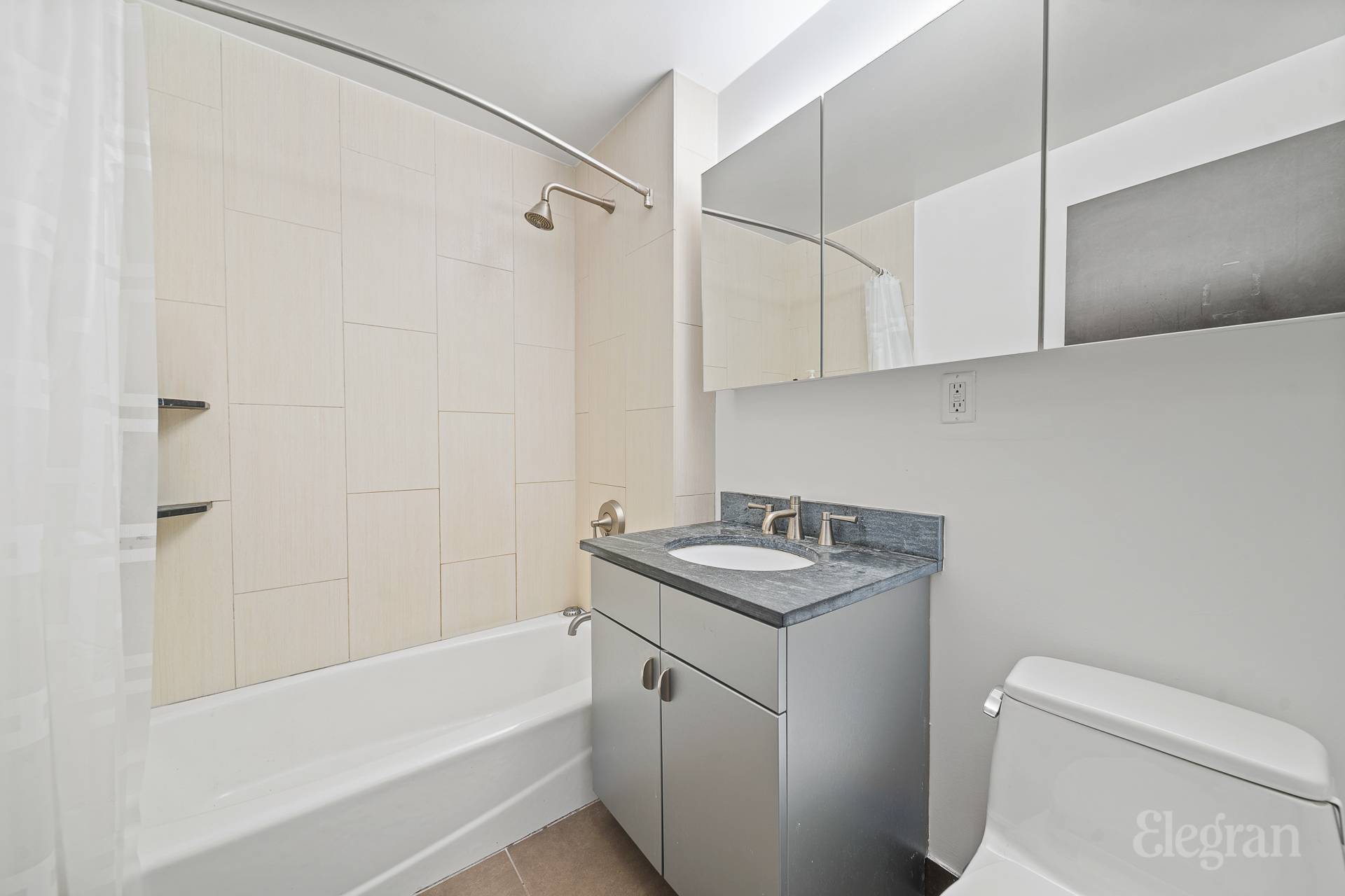 #9 photo, 1810 3rd Avenue, マンハッタン East Harlem , NY 10029