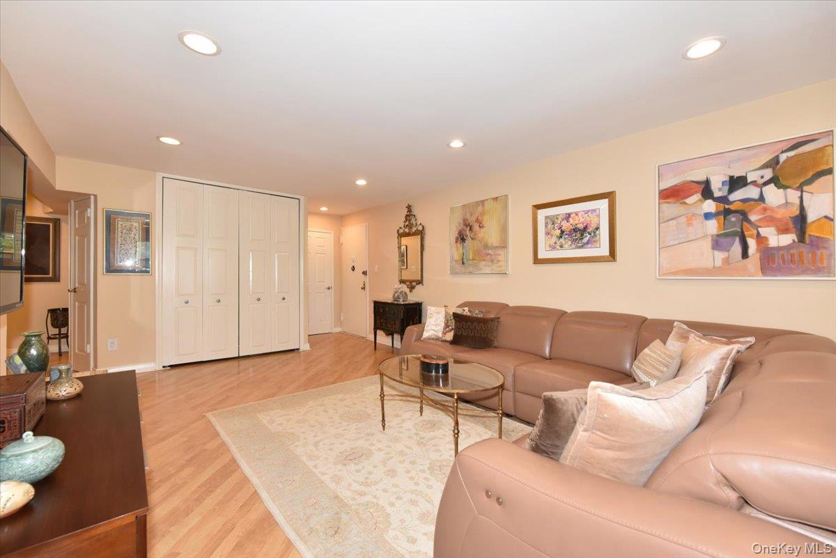 #15 photo, 180 S Middle Neck Road, ナッソー郡 Great Neck , NY 11021