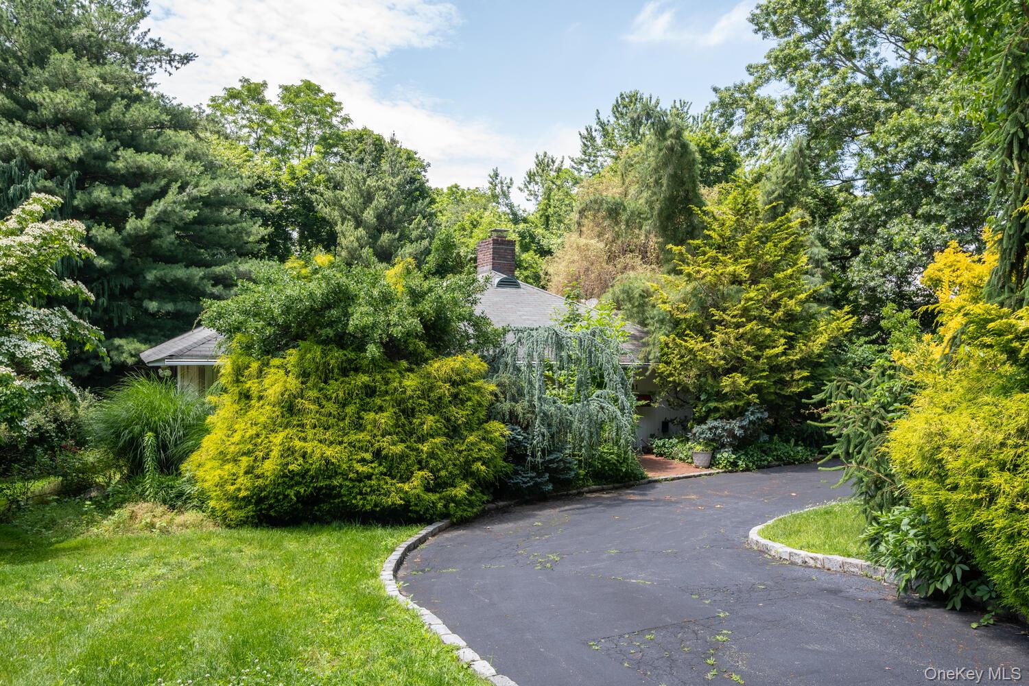 #2 photo, 61 Locust Lane, ナッソー郡 Roslyn Heights , NY 11577