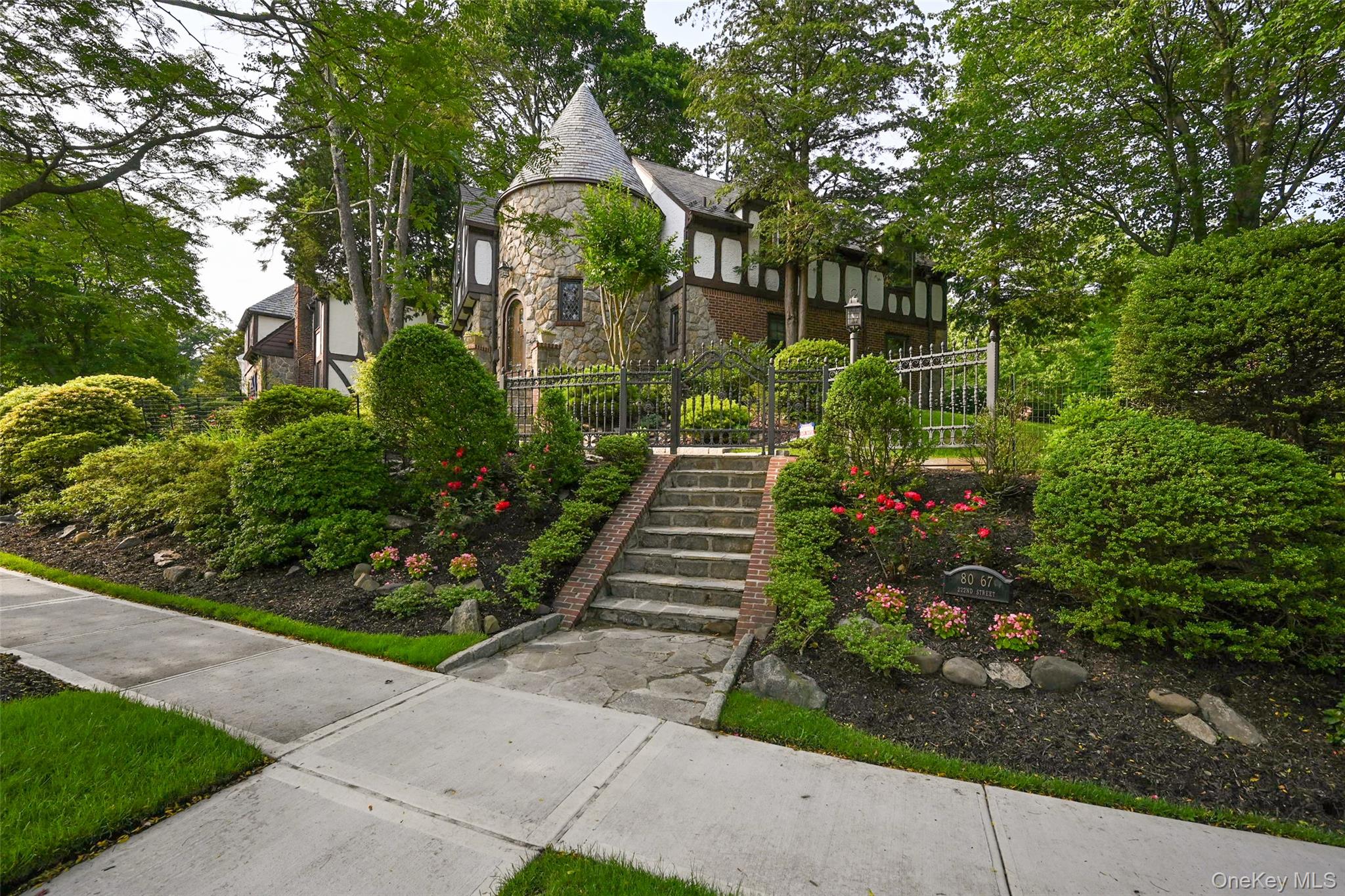 #1 photo, 80-67 222 Street, كوينز Hollis Hills , NY 11427