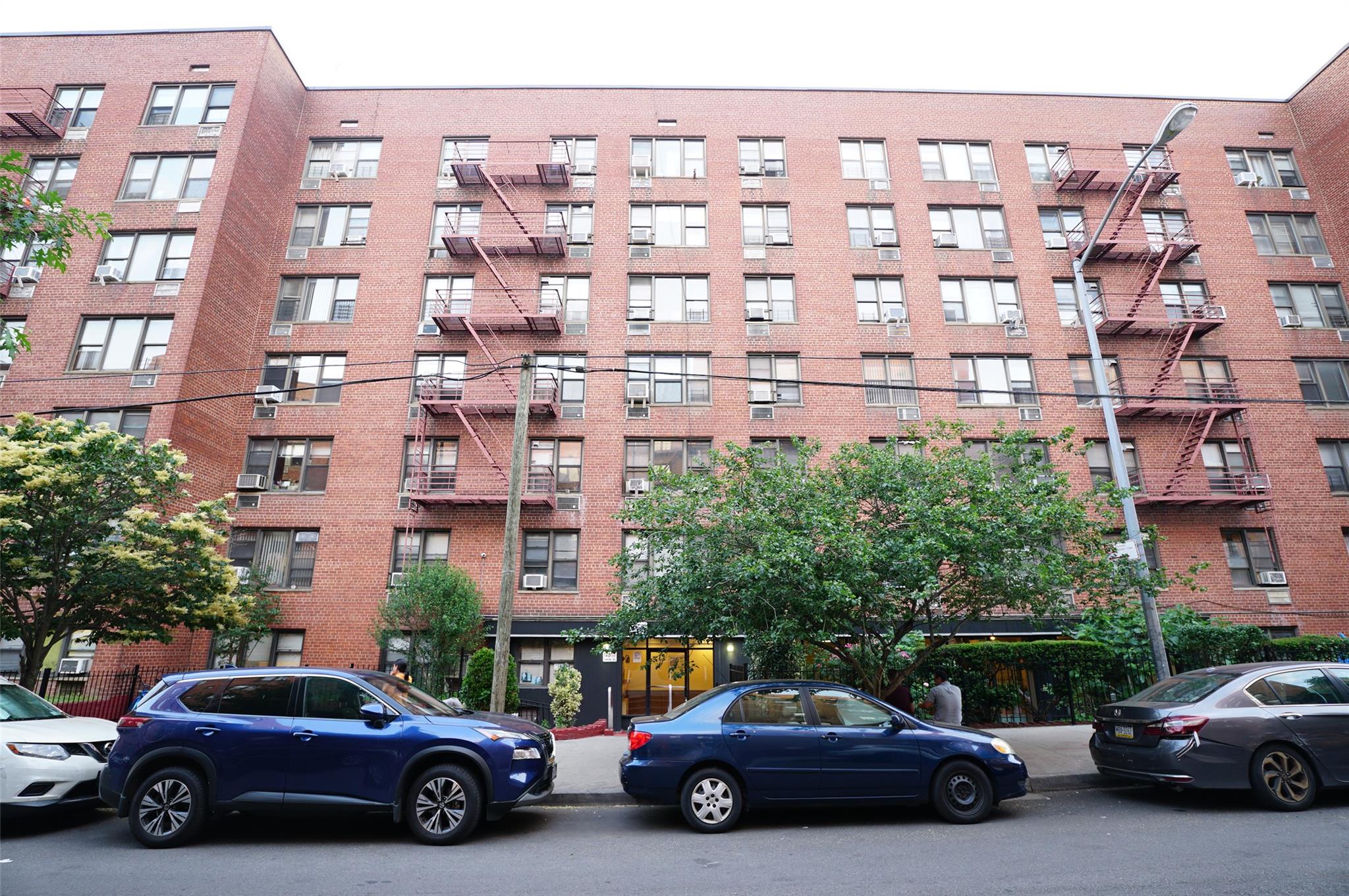 #1 photo, 8345 Vietor Avenue, كوينز Elmhurst , NY 11373