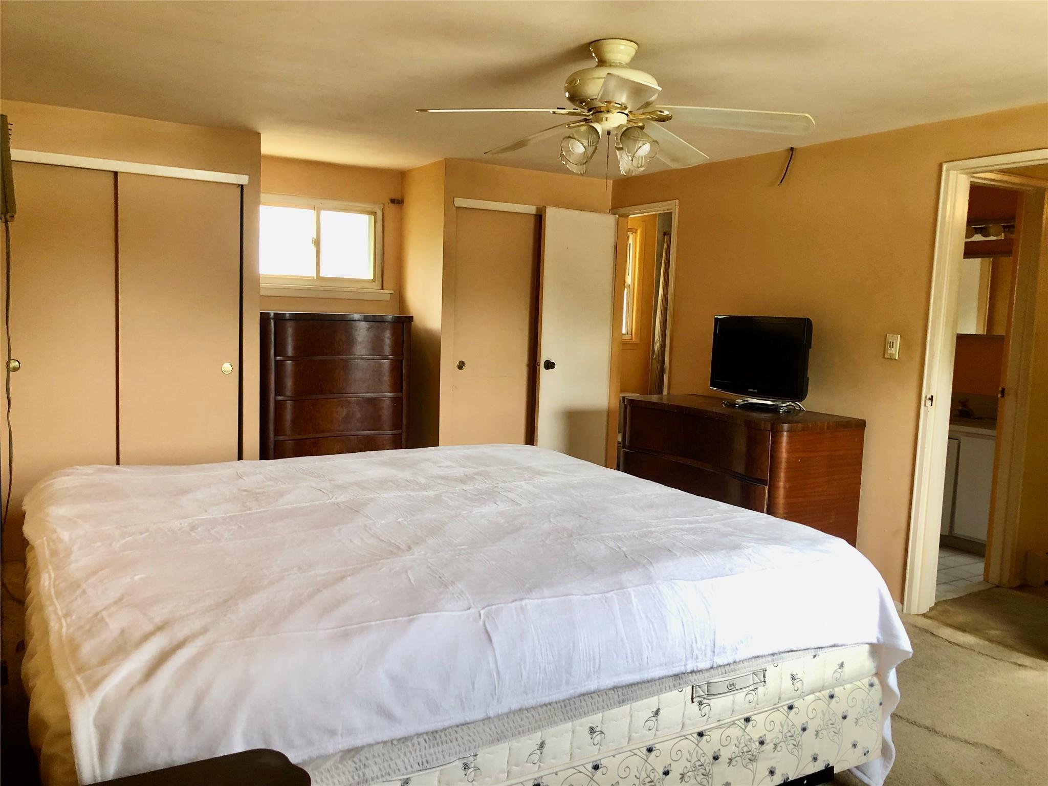 #18 photo, 12 Executive Road, Selden , NY 11784