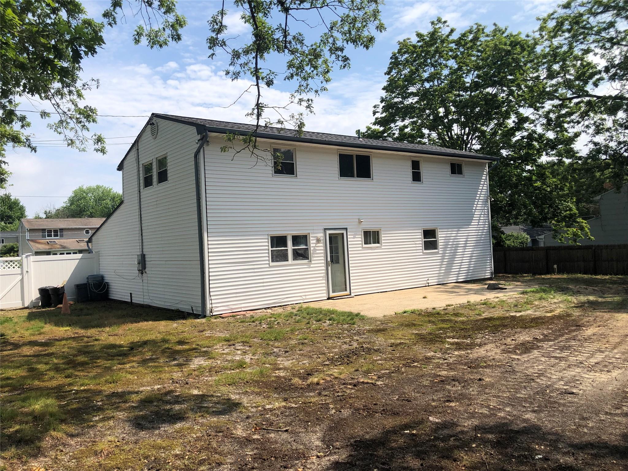 #20 photo, 12 Executive Road, Selden , NY 11784