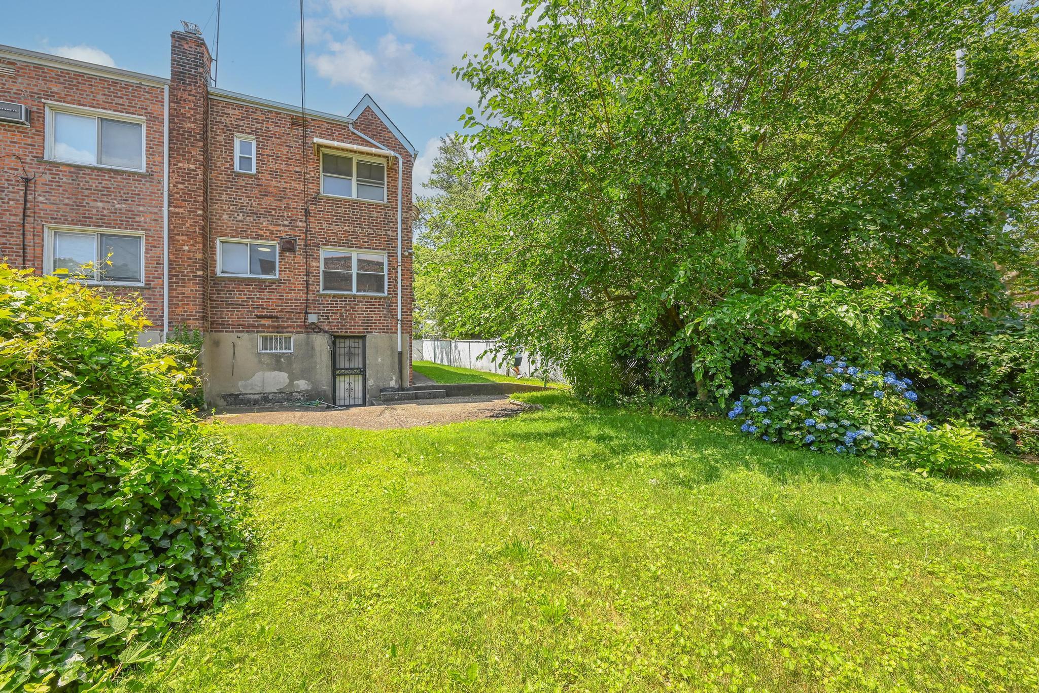 #11 photo, 150-01 Horace Harding Exp, クイーンズ区 Flushing , NY 11367