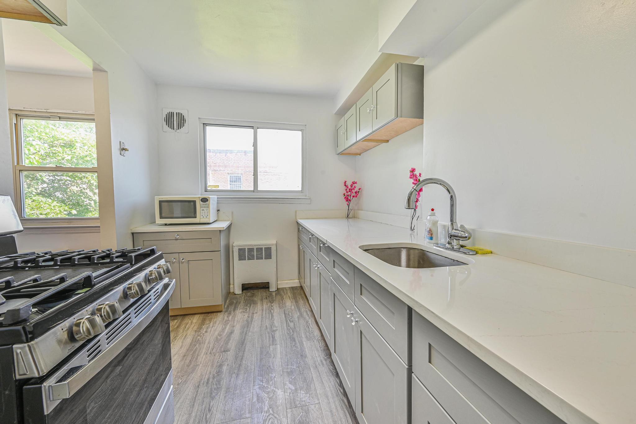 #6 photo, 150-01 Horace Harding Exp, クイーンズ区 Flushing , NY 11367