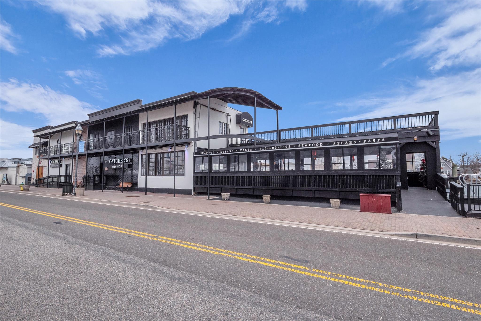 #1 photo, 301 Woodcleft Avenue, ナッソー郡 Freeport , NY 11520