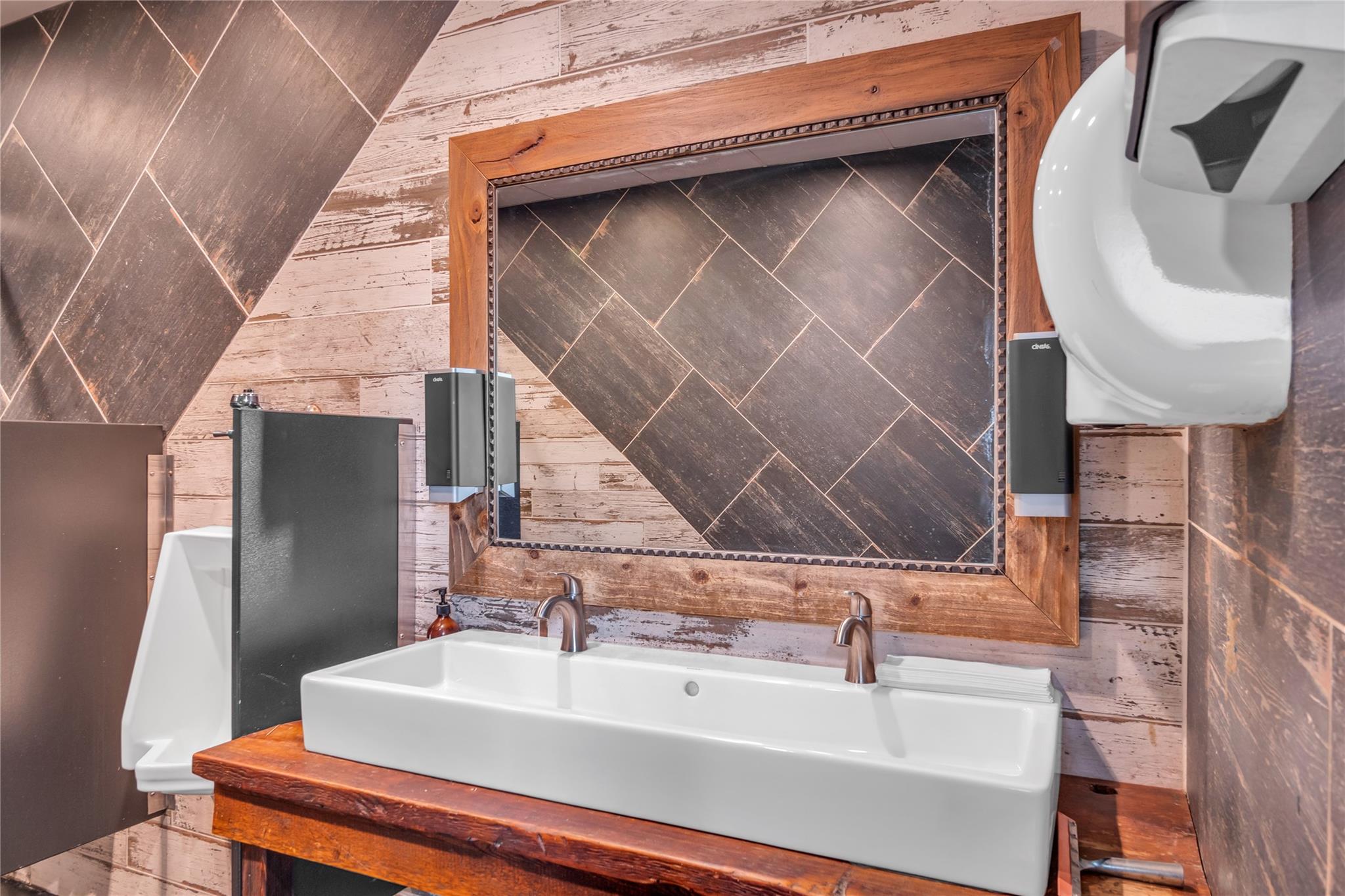 #4 photo, 301 Woodcleft Avenue, ナッソー郡 Freeport , NY 11520