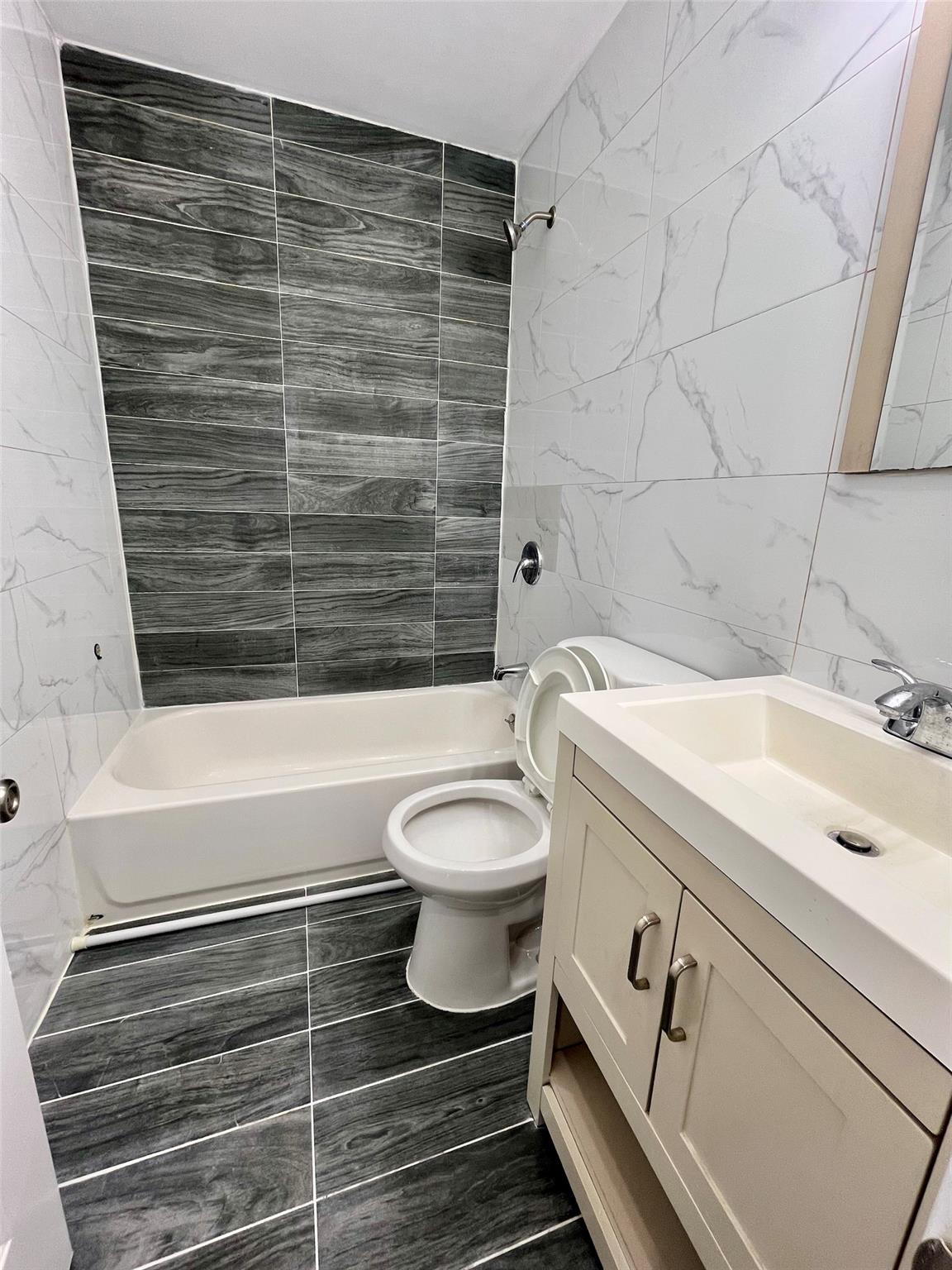 #19 photo, 819 Hollywood Avenue, برونكس Bronx , NY 10465