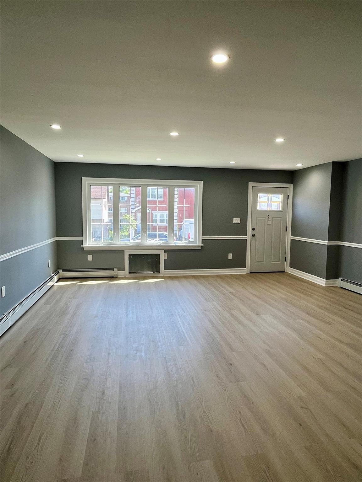 #3 photo, 819 Hollywood Avenue, برونكس Bronx , NY 10465