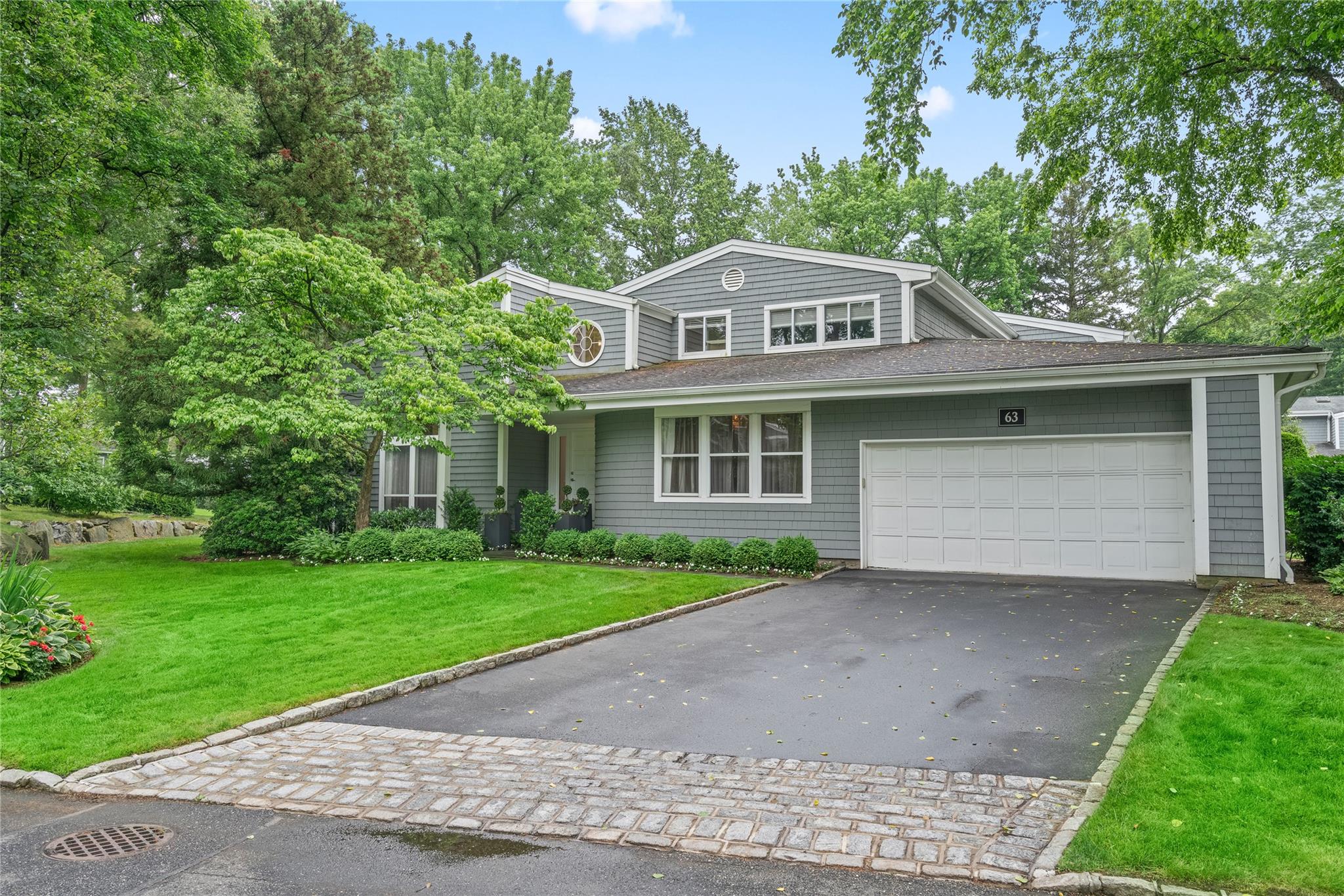 #1 photo, 63 Sutton Place, Manhasset , NY 11030