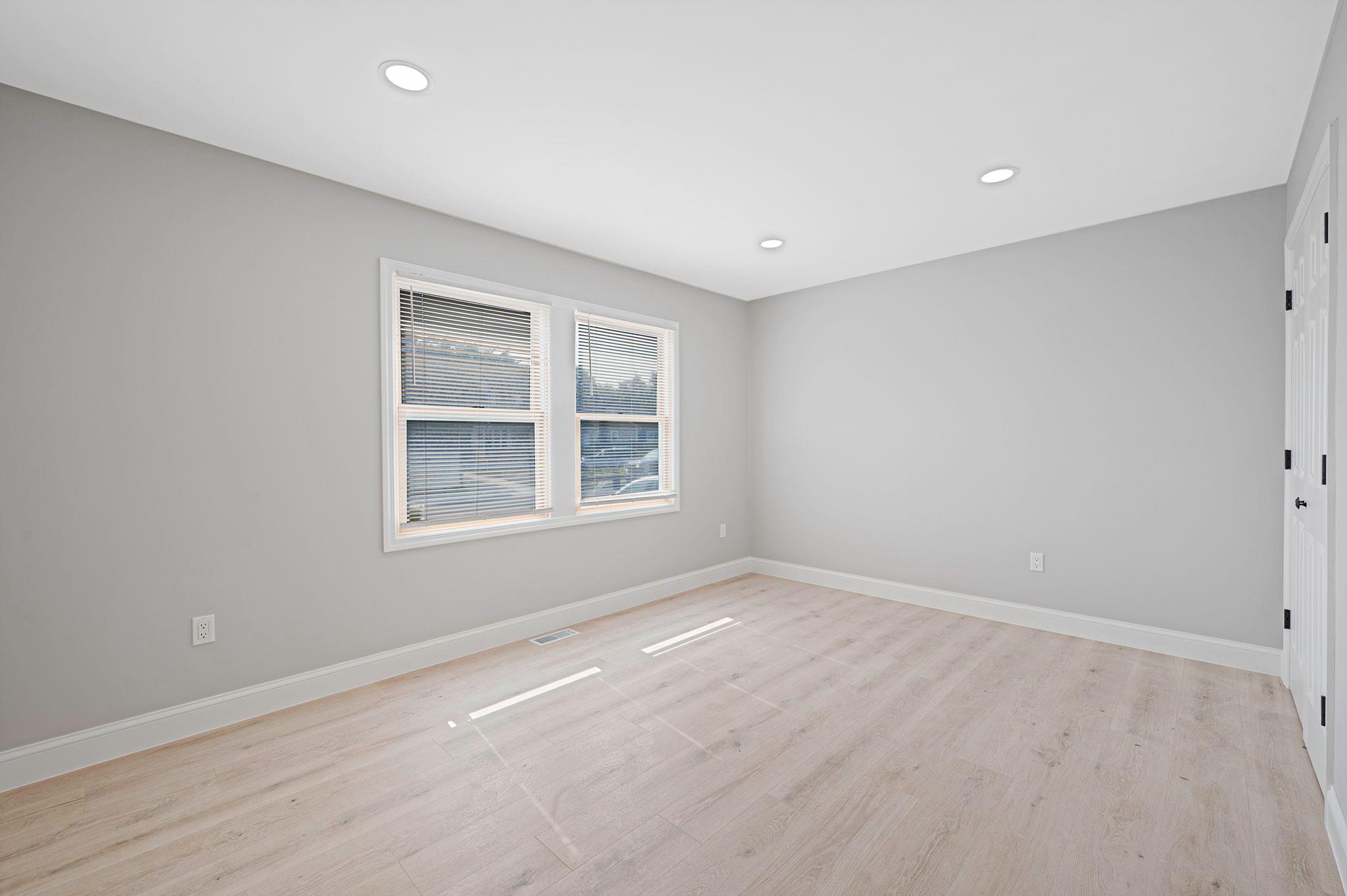 #12 photo, 49 Ronni Drive, 長島 East Meadow , NY 11554