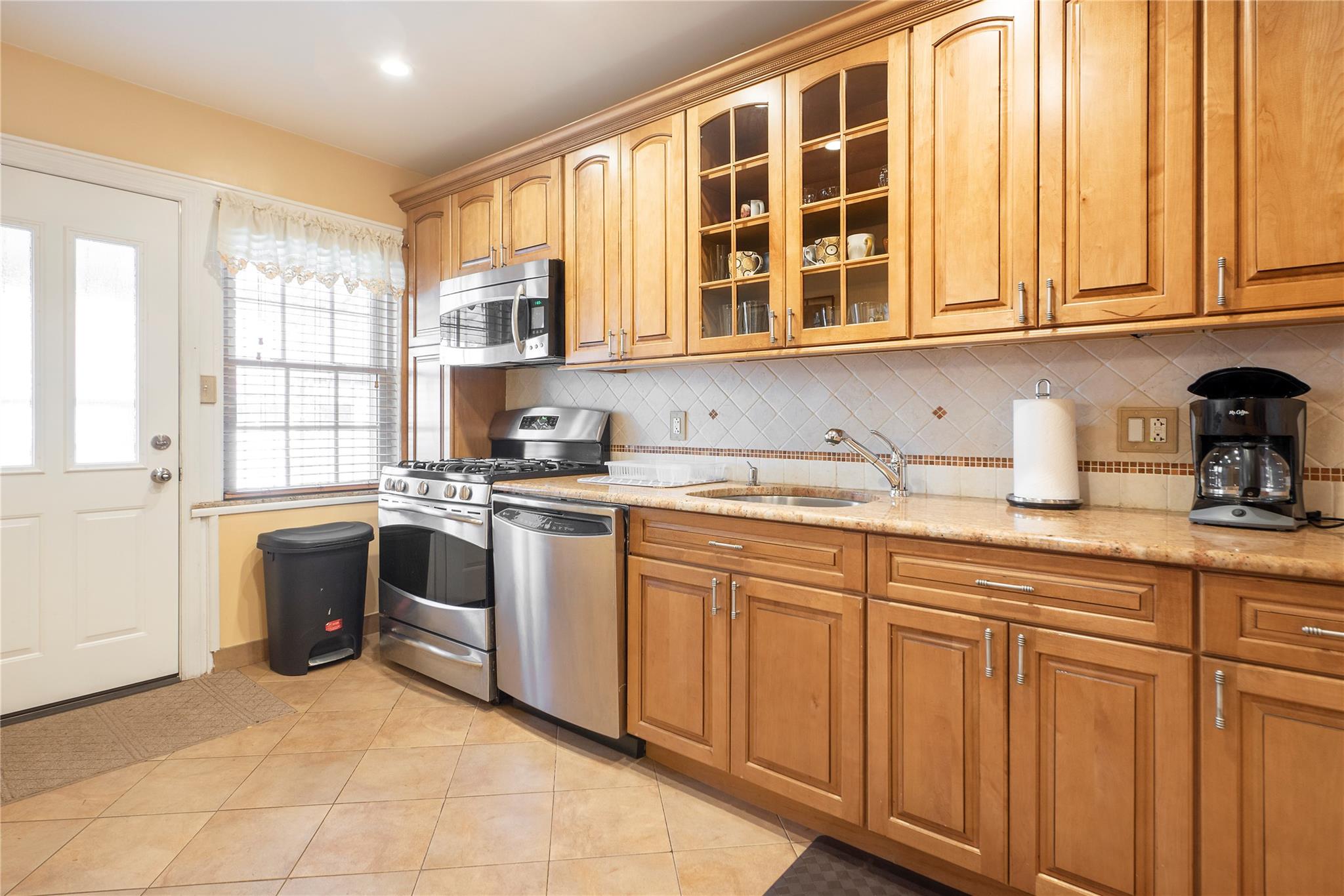 #5 photo, 34-42 88th Street, クイーンズ区 Jackson Heights , NY 11372