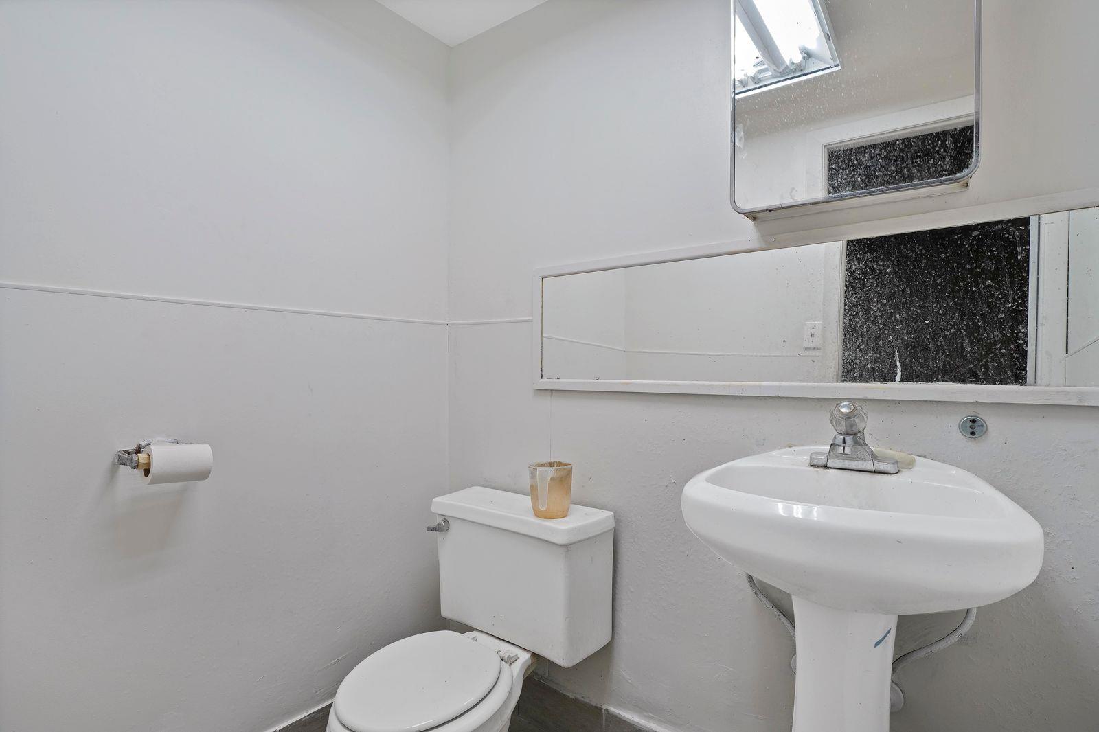 #12 photo, 67-03 Myrtle Avenue, クイーンズ区 Glendale , NY 11385