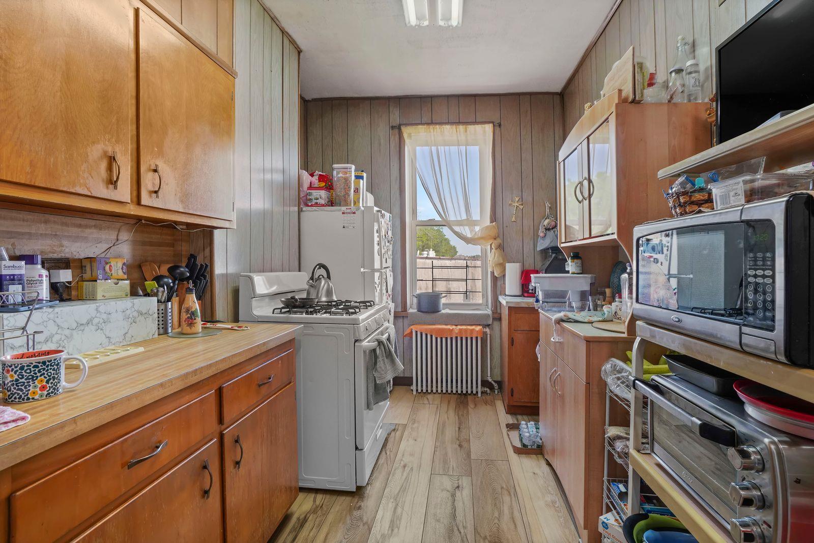 #13 photo, 67-03 Myrtle Avenue, クイーンズ区 Glendale , NY 11385