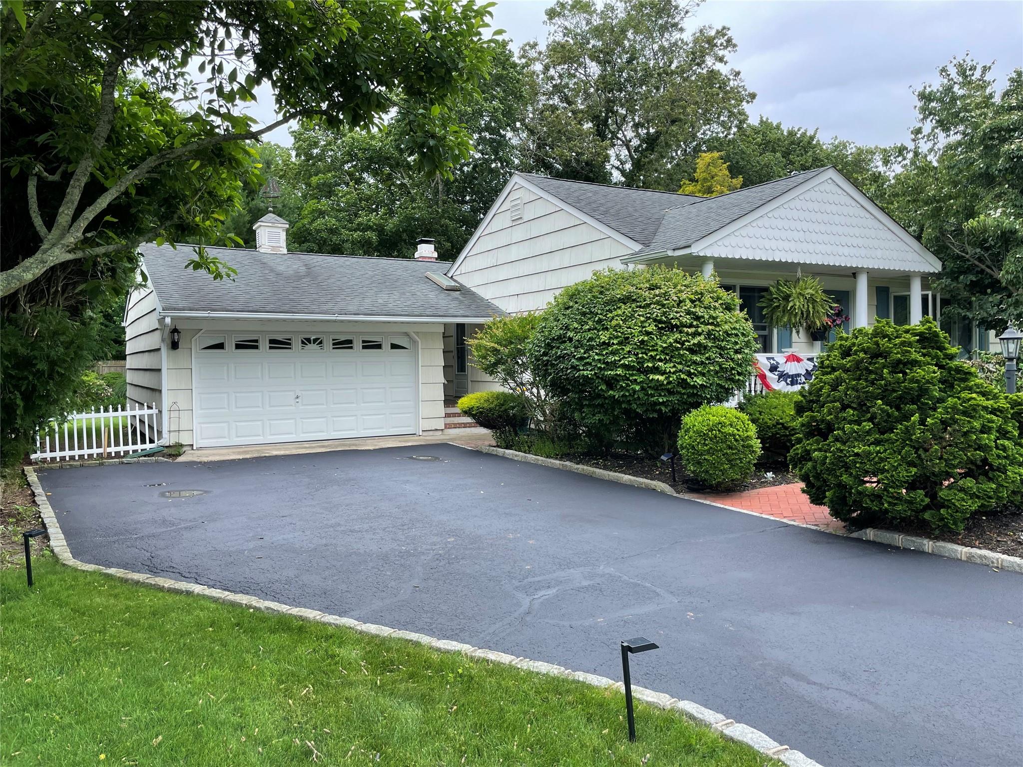 #1 photo, 8 Adelaide Park, Center Moriches , NY 11934