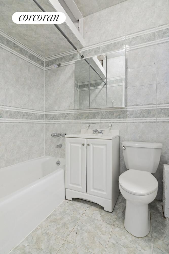 #11 photo, 64-03 102ND Street, クイーンズ区 Forest Hills , NY 11374