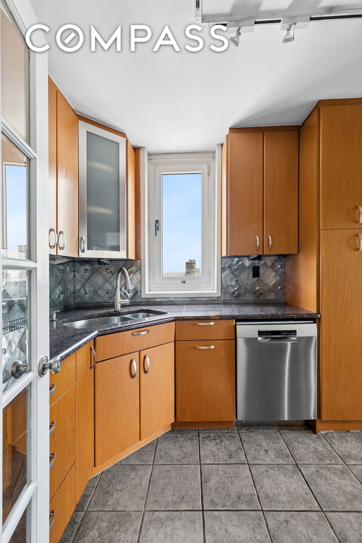 #6 photo, 200 E 89th Street, Upper East Side , NY 10128