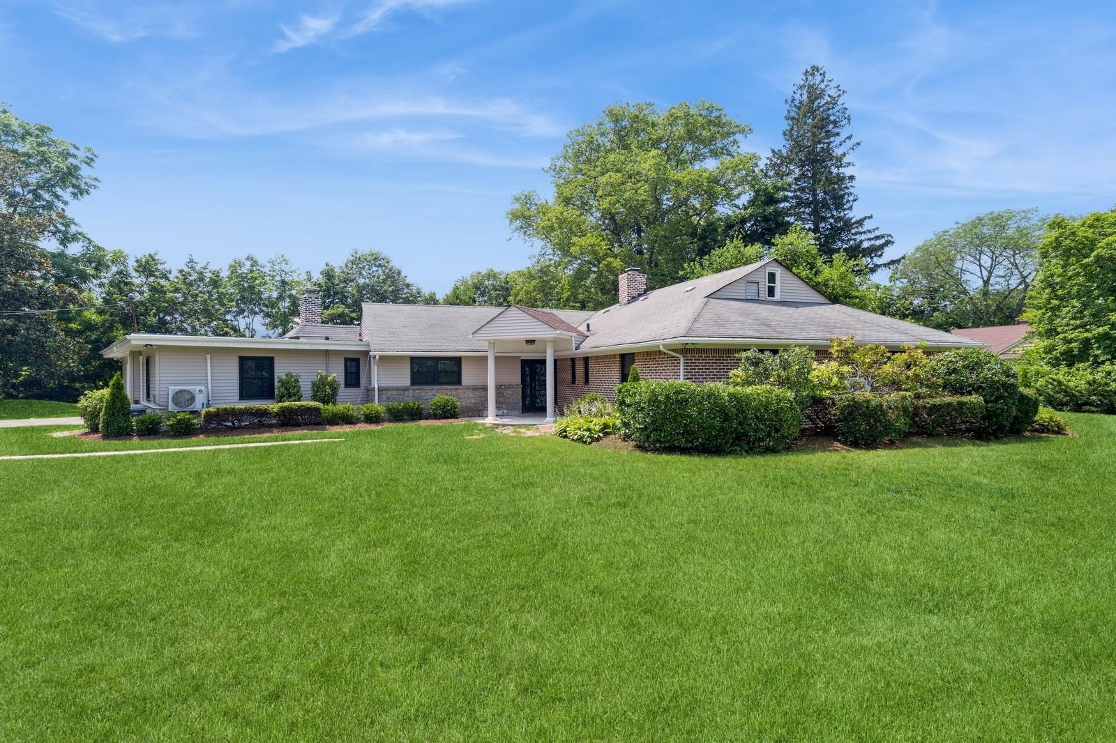 #1 photo, 2 Foxwood Road, ناسو Kings Point , NY 11024